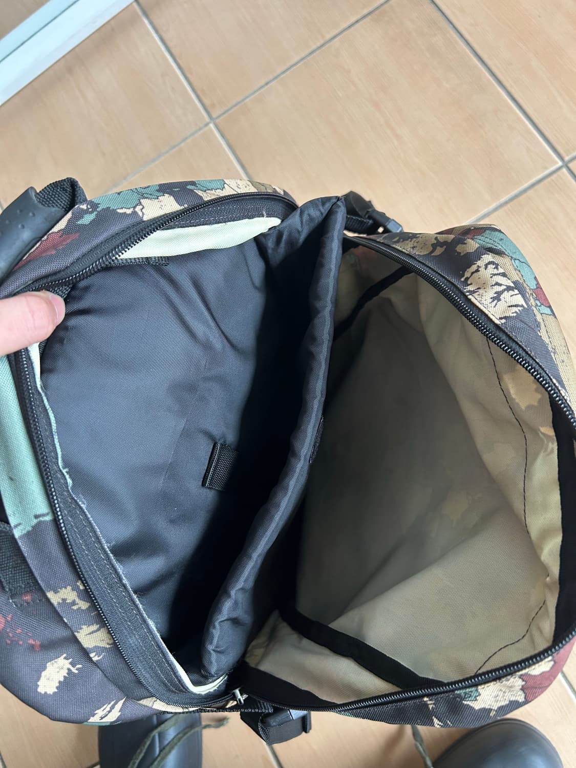 이스트팩 카모 백팩 상품이미지4