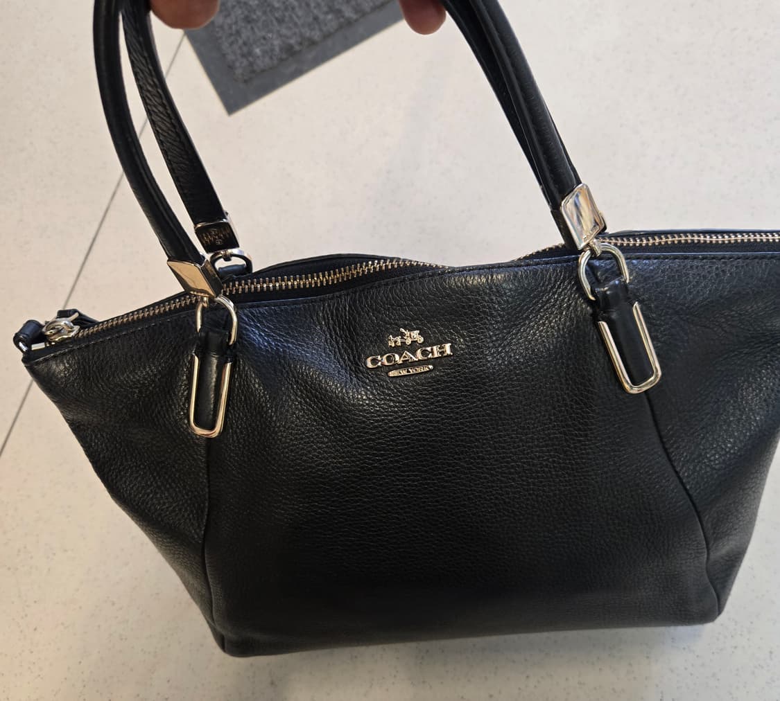 코치 블랙 페블드 레더 가죽 상품이미지1