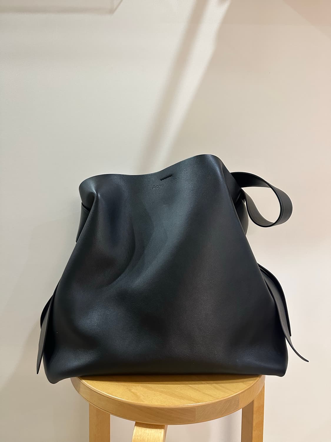 아크네 무수비 라지 L 상품이미지1