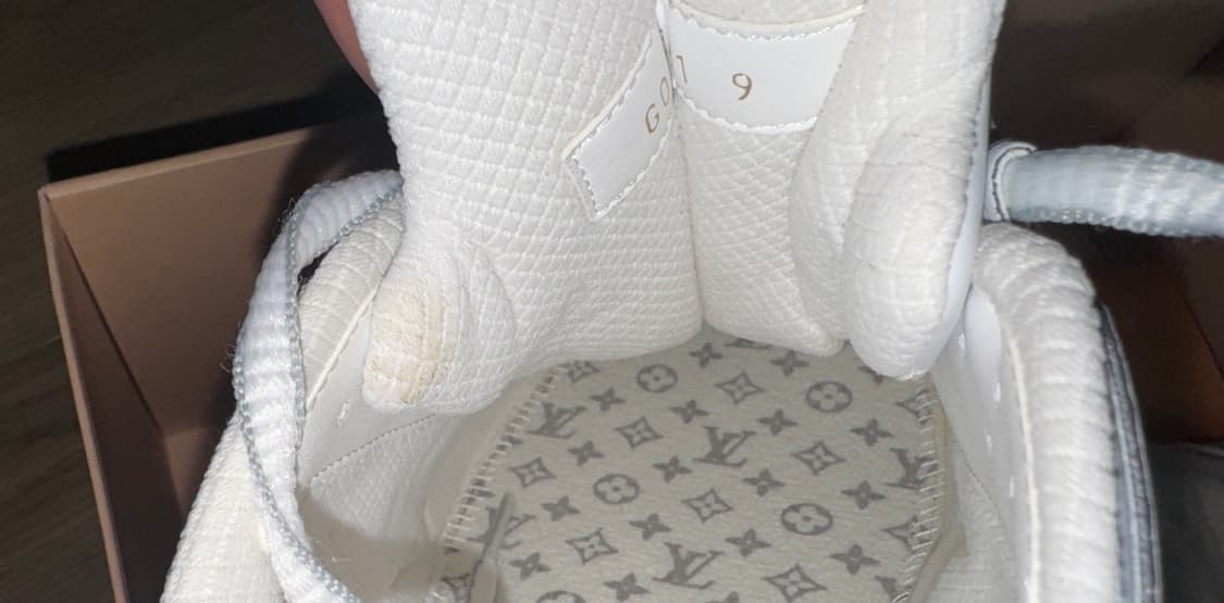 루이비통 러너 태틱 스니커즈 화이트 9 상품이미지3