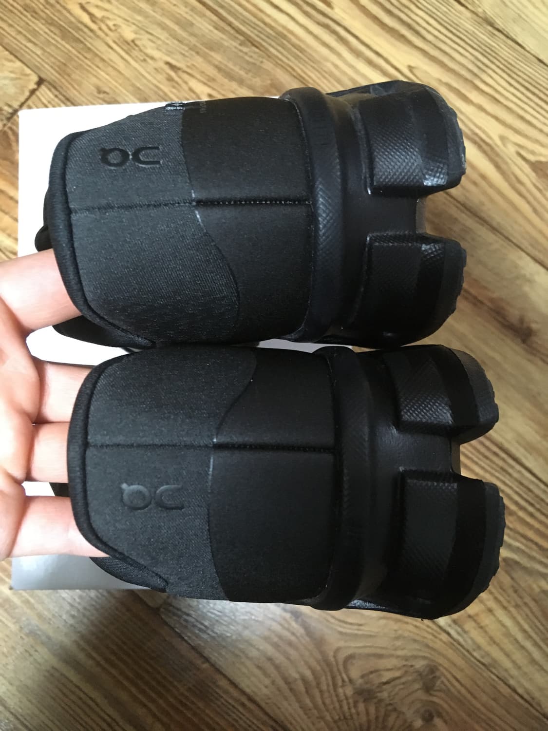 온러닝 파프 클라우드몬스터 하이퍼 블랙 판매합니다 상품이미지6