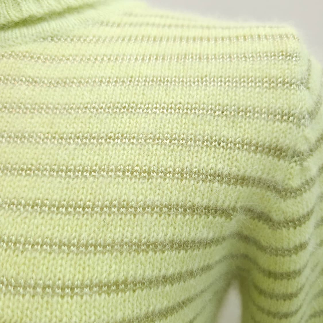 파스텔 라임 앙고라 스트라이프 반팔 터틀넥 니트 상품이미지5