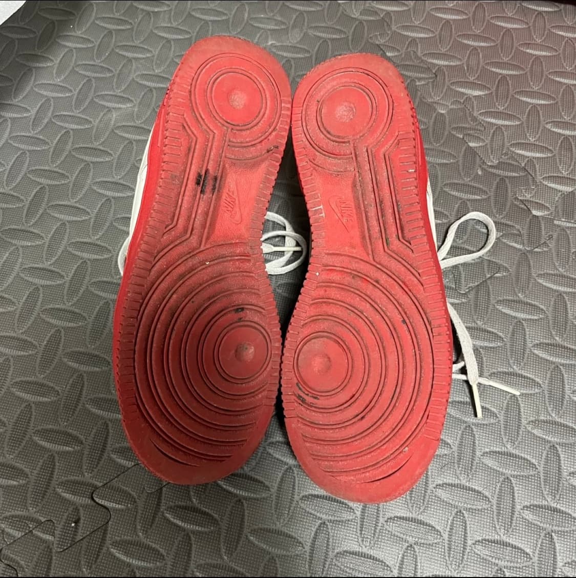 [235] 나이키 에어포스 1 로우 화이트 레드 미드솔 상품이미지4