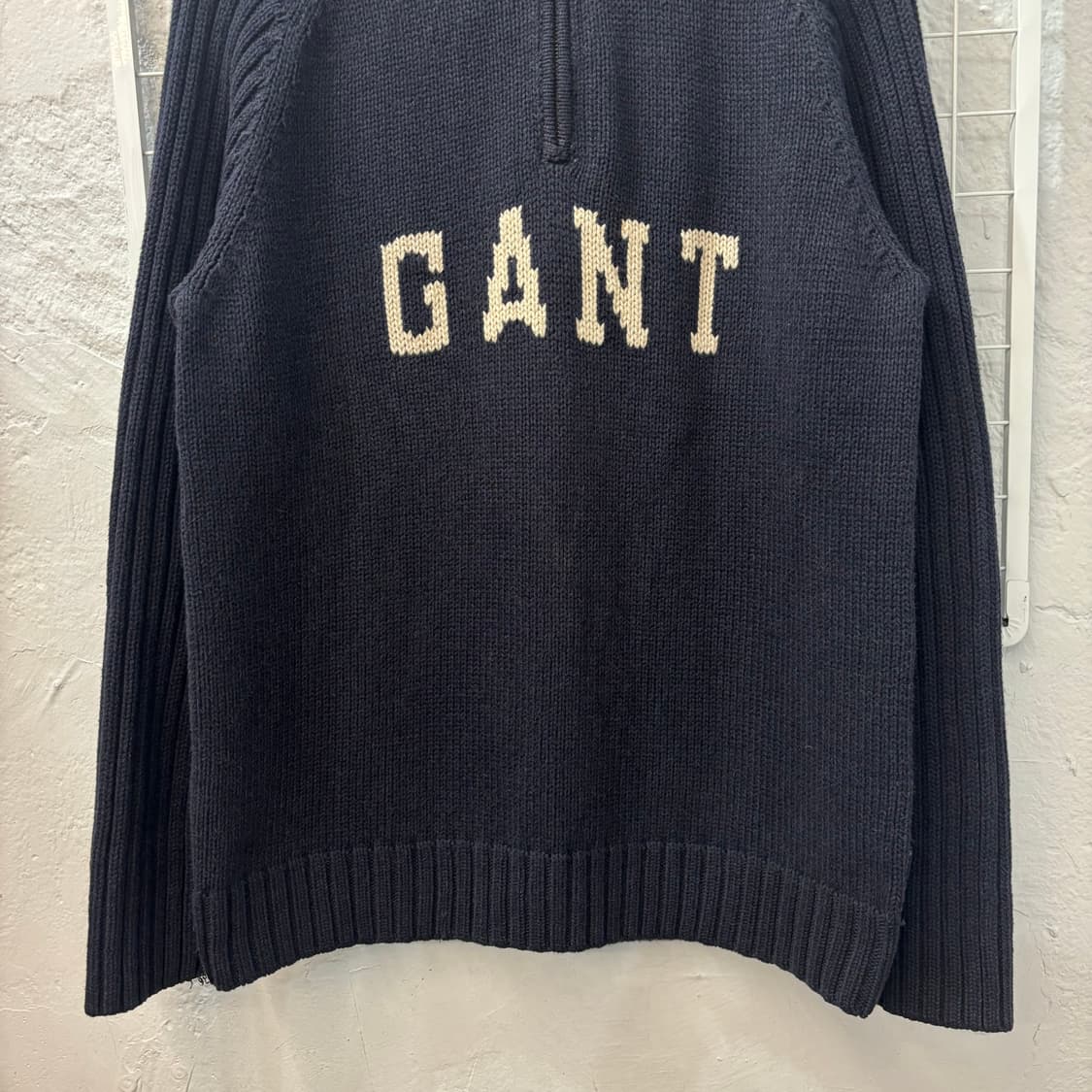 GANT 간트 빈티지 스펠아웃 네이비 반집업 니트티 L 상품이미지4