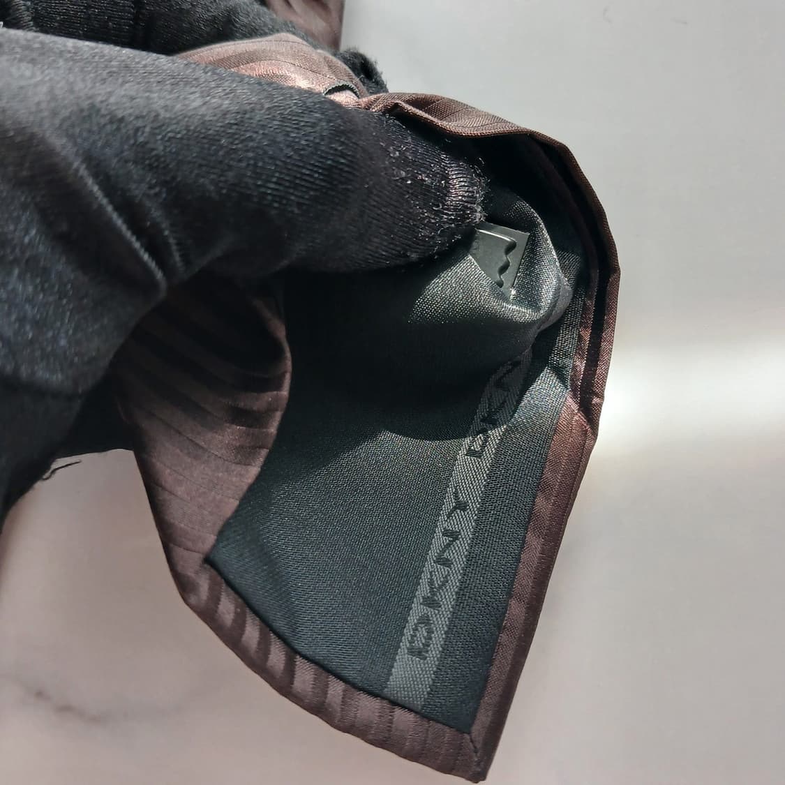DKNY 실크 스트라이프 슬림넥타이 7.1cm A+~A등급 A18442
 상품이미지8