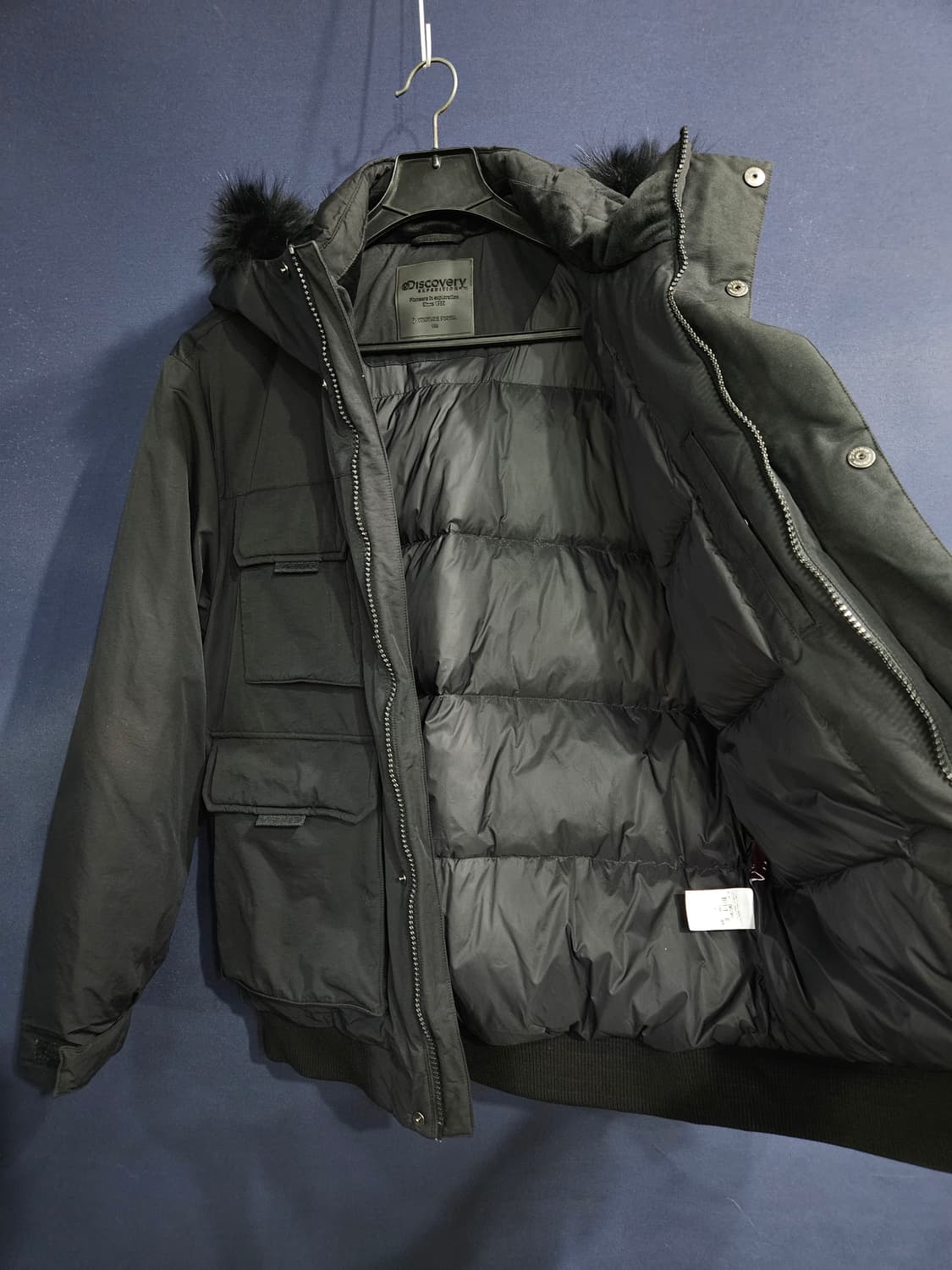 디스커버리 블랙컬러 남성 넉넉한 100 덕다운 패딩  상품이미지8