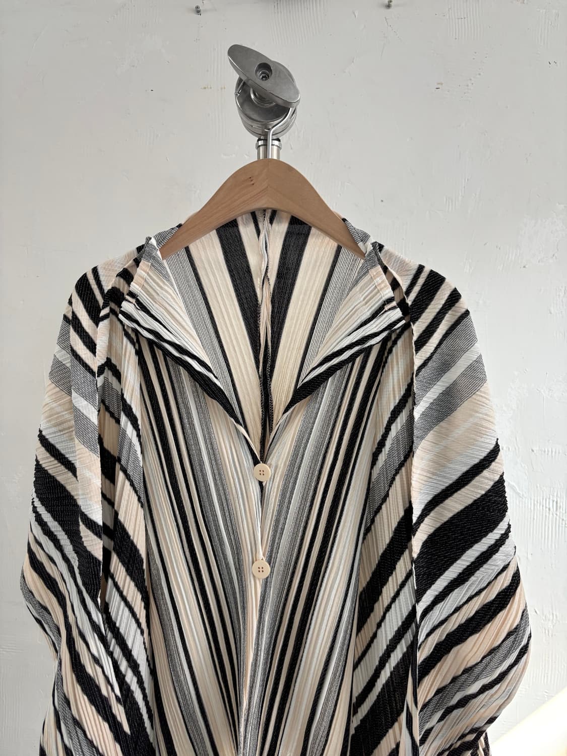 Pleats Please 플리츠플리즈 베이지 블랙 스트라이프 플리츠 자켓 상품이미지5