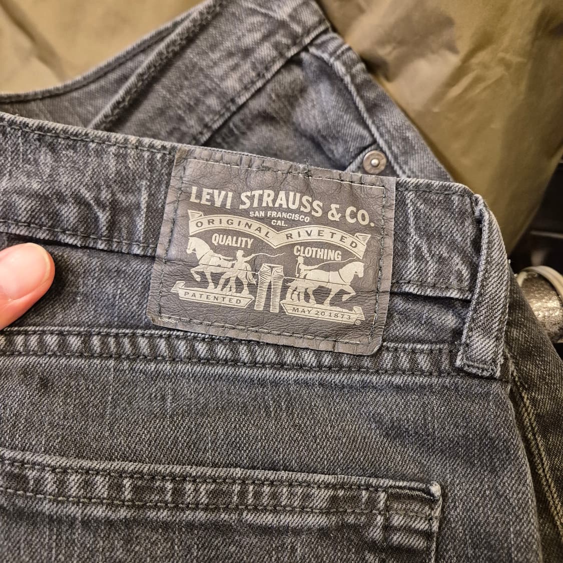 32인치 리바이스 흑청 슬림핏 워싱청바지  상품이미지3