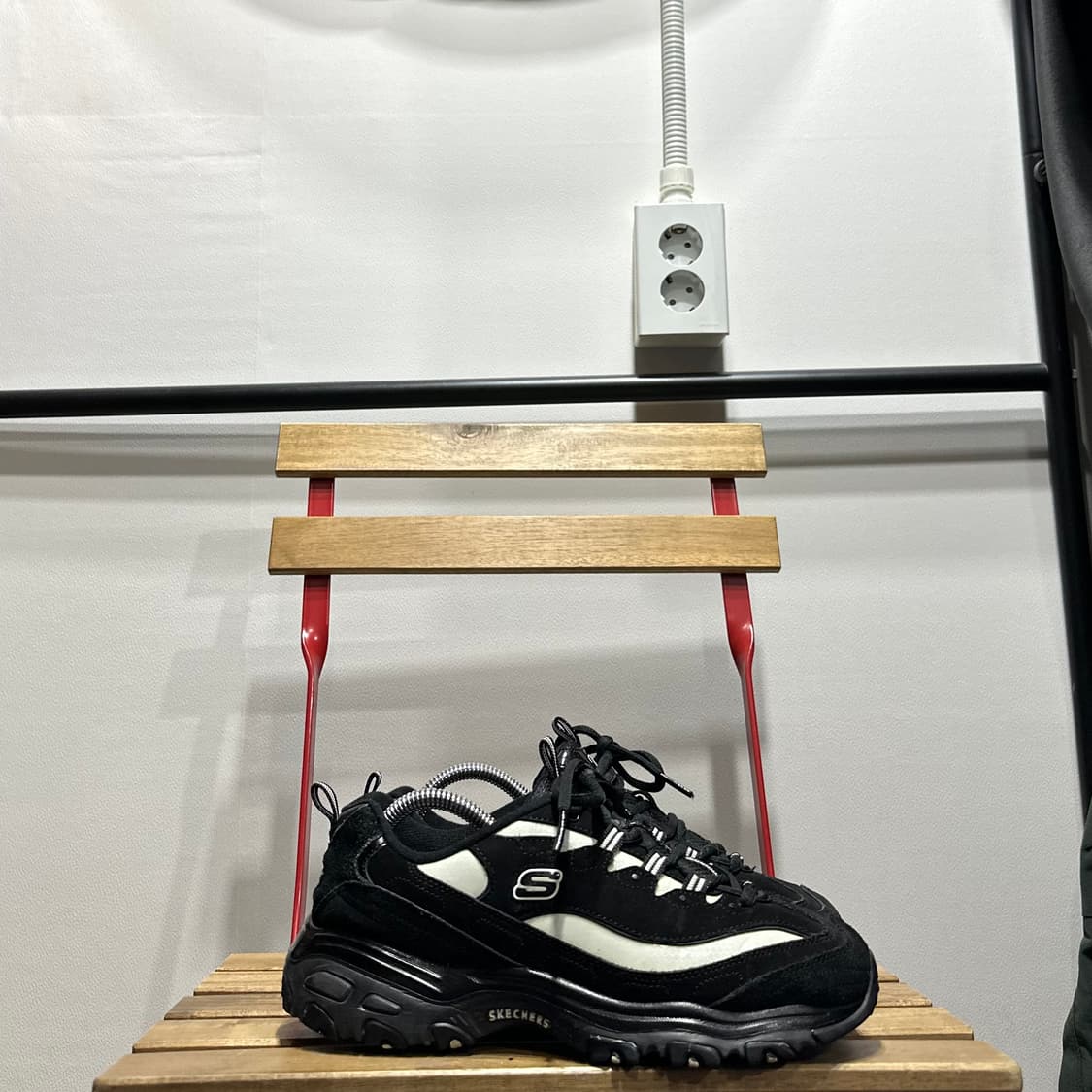 250) 스케쳐스 운동화 남녀공용 신발 딜라이트 블랙 화이트  상품이미지1