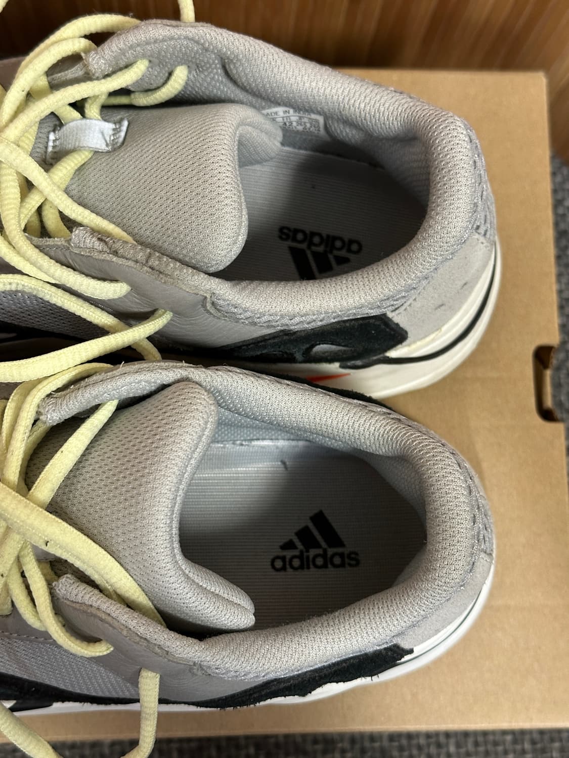 아디다스 이지부스트 700 웨이브 러너 상품이미지5