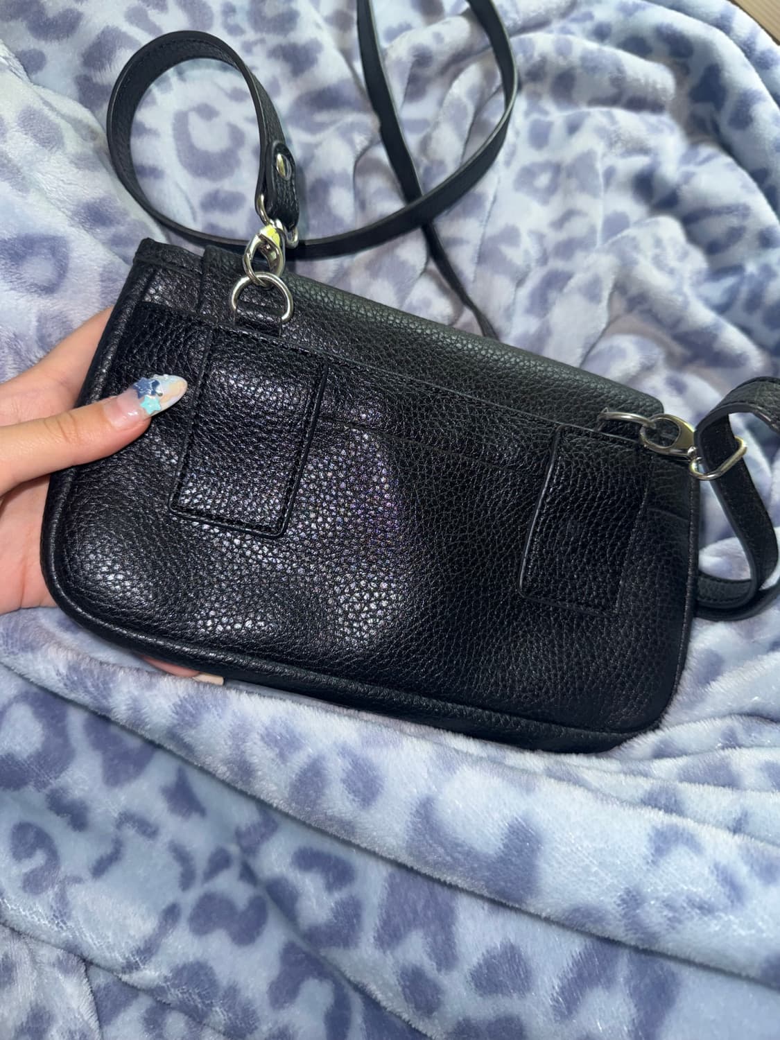 비비안웨스트우드 빈티지 은장 로고 크로스백 가방 블랙 상품이미지3