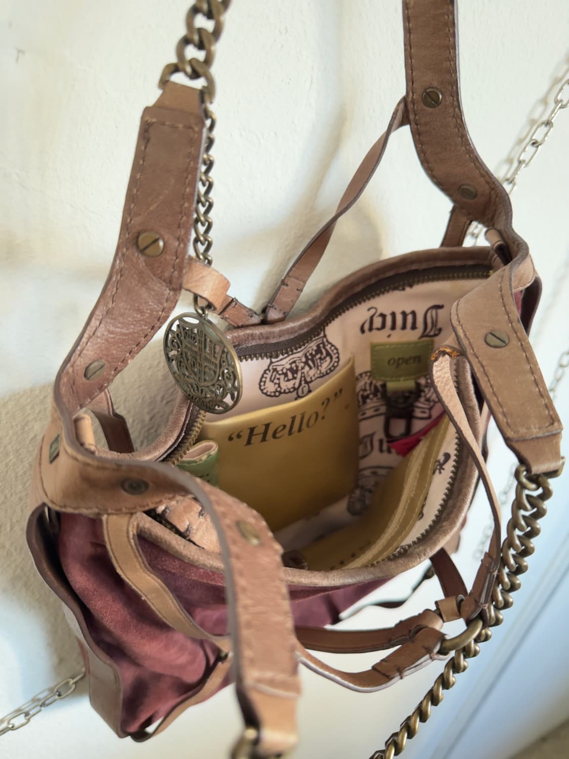 쥬시꾸뛰르 y2k 레더 하네스 스웨이드 백 상품이미지4