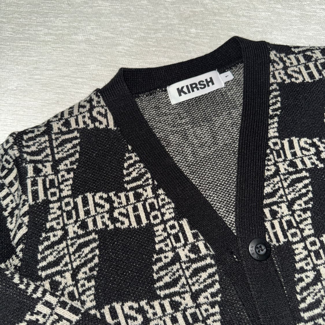 키르시 스파이럴 자카드 니트 가디건 블랙 상품이미지3