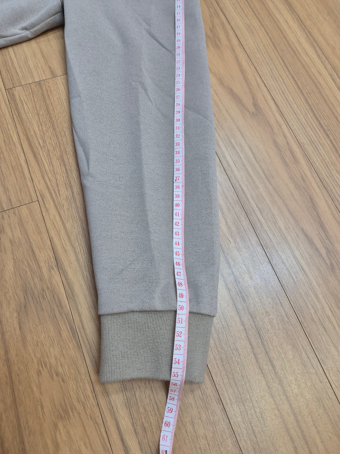 사이즈 95인 PEARLY GATES 자켓입니다. 톤 다운된 베이지 색상 상품이미지6