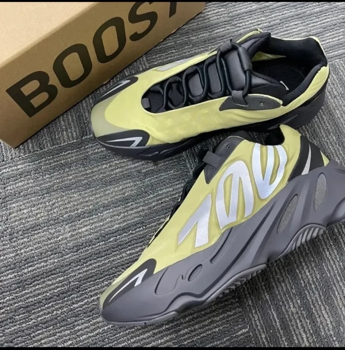 280)아디다스 이지 부스트 700 MNVN 레진 상품이미지1