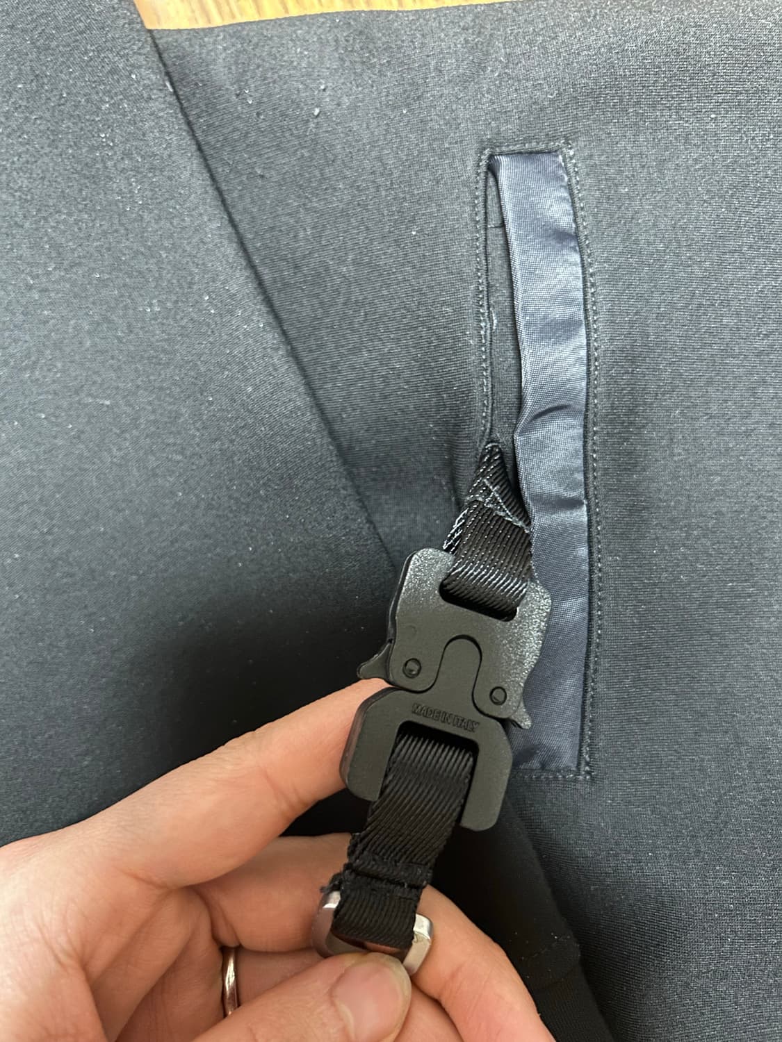 1017 ALYX 9sm 알릭스 트레이닝 맨투맨 스웻셔츠 상품이미지3