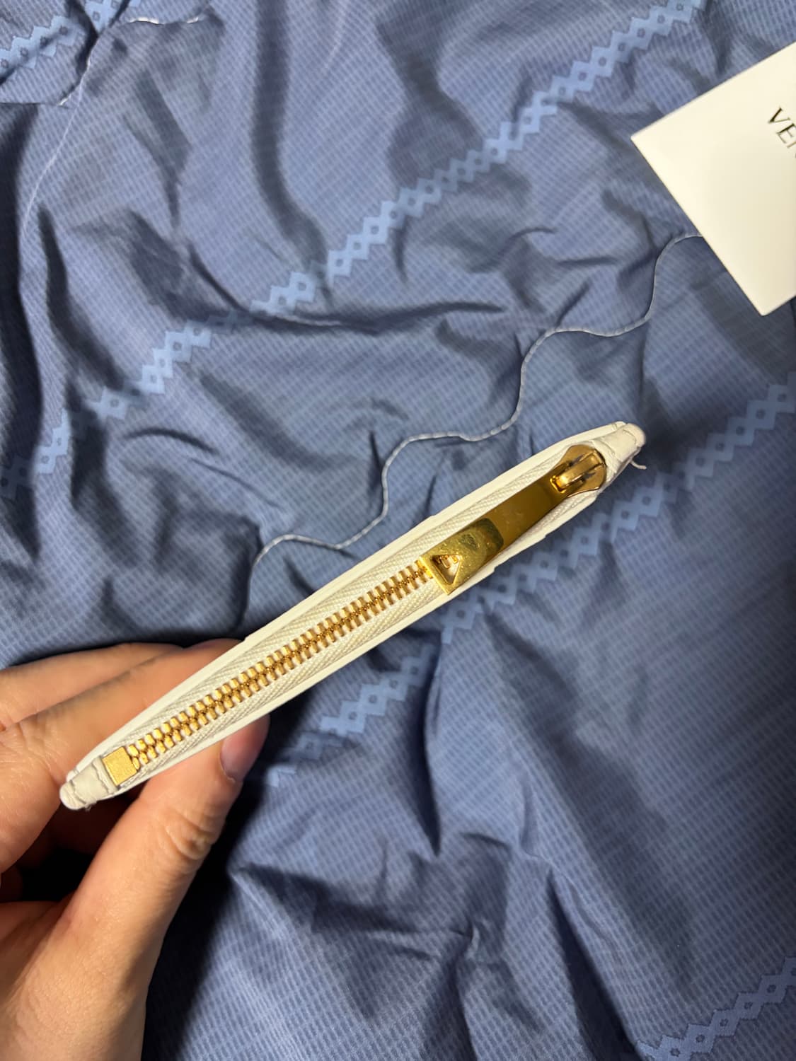 보테가베네타 화이트 지퍼 카드 케이스 상품이미지5