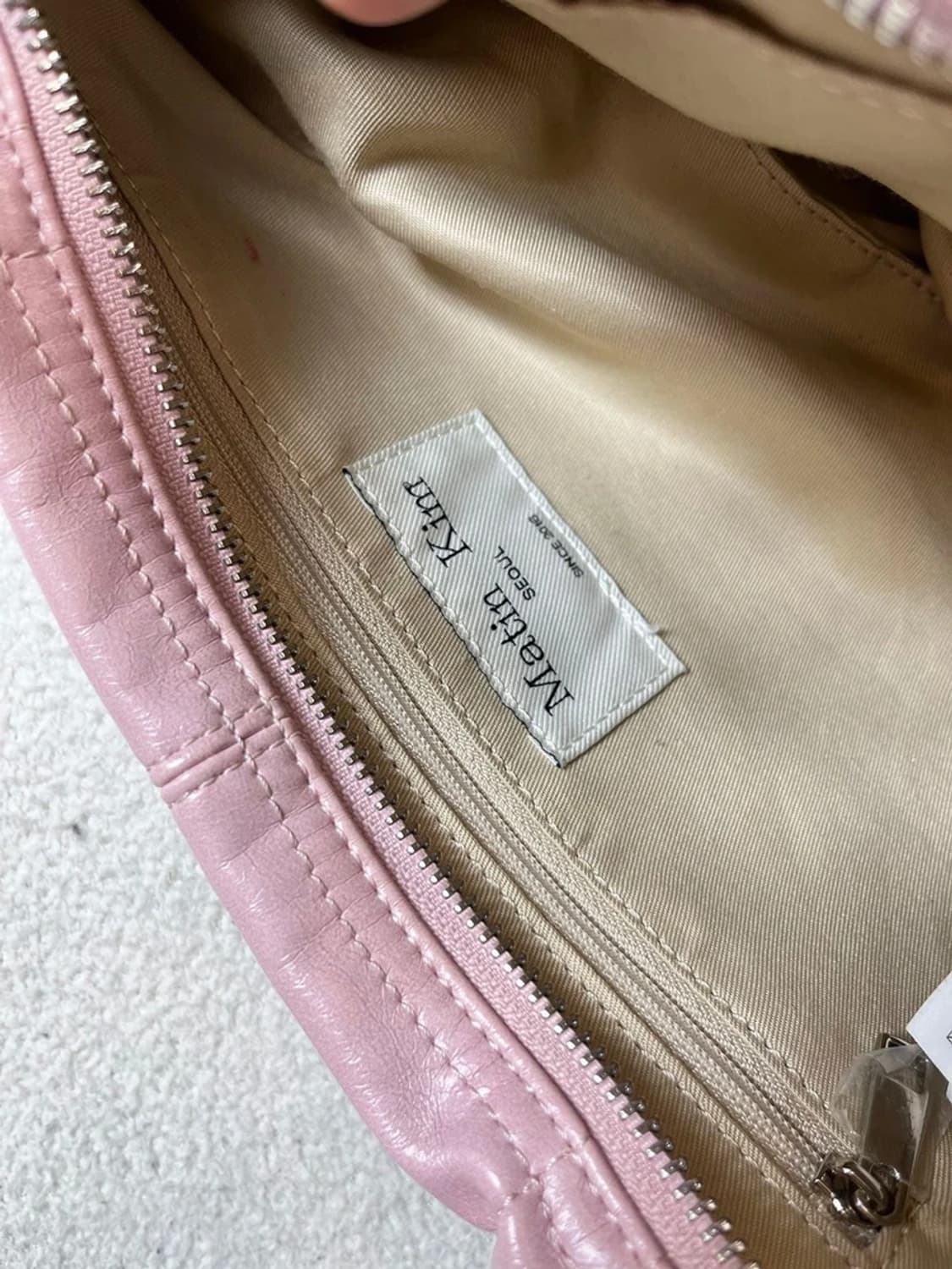 마뗑킴 25FW 하프 셔링 핑크 리본 라운드 백 Q1234 상품이미지8