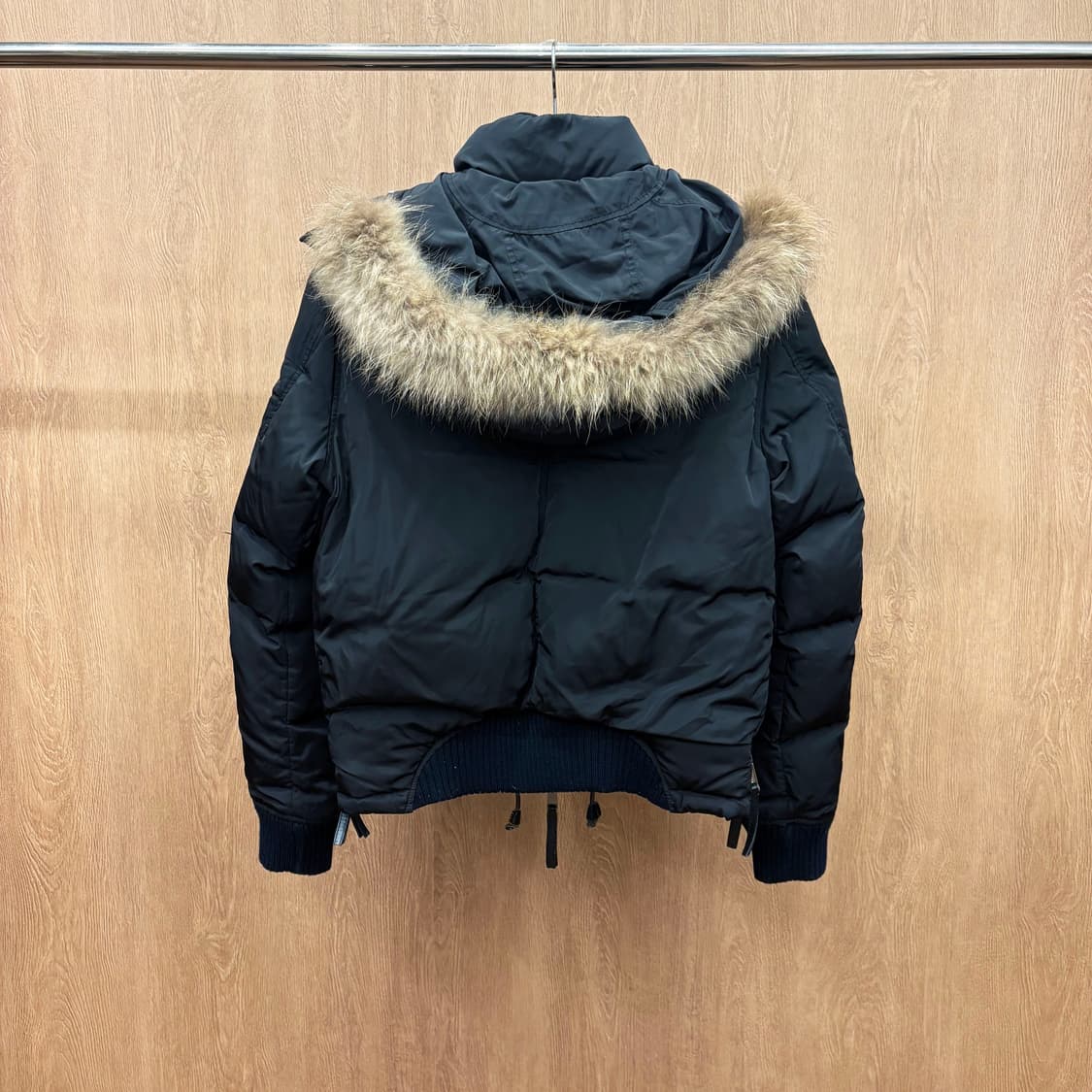 디스퀘어드2 다운 패딩 점퍼 후드 퍼 더블 지퍼 밑단 스트링 디테일 블랙 상품이미지3