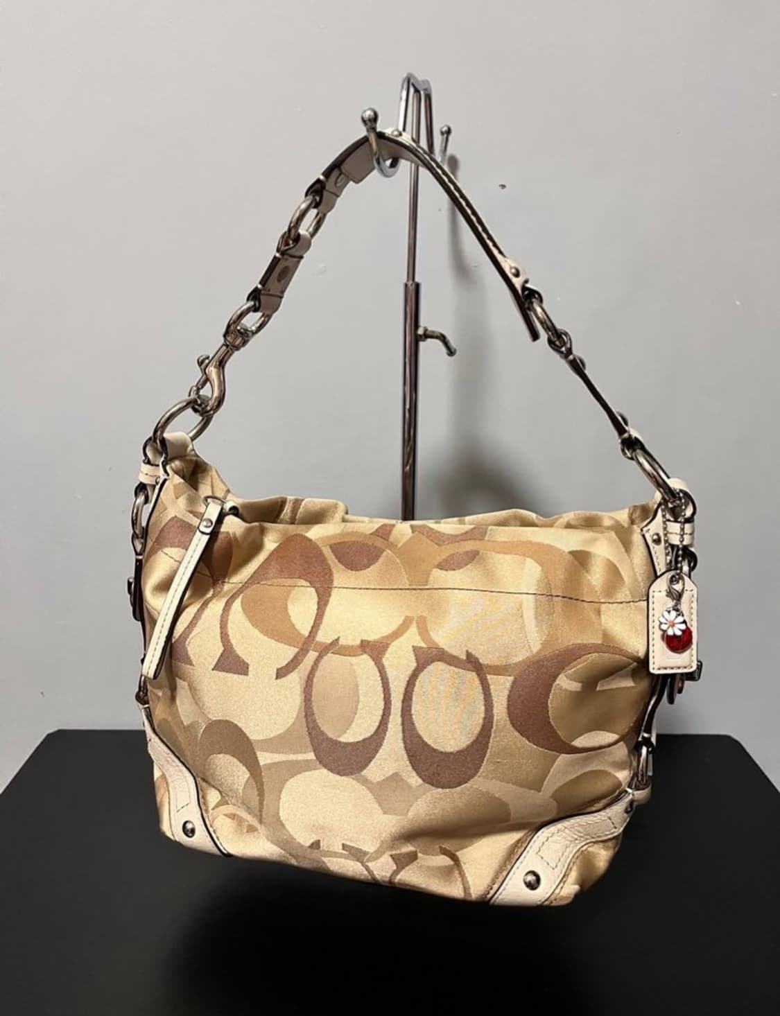 코치 캘리 시그니처 숄더백 베이지 상품이미지1