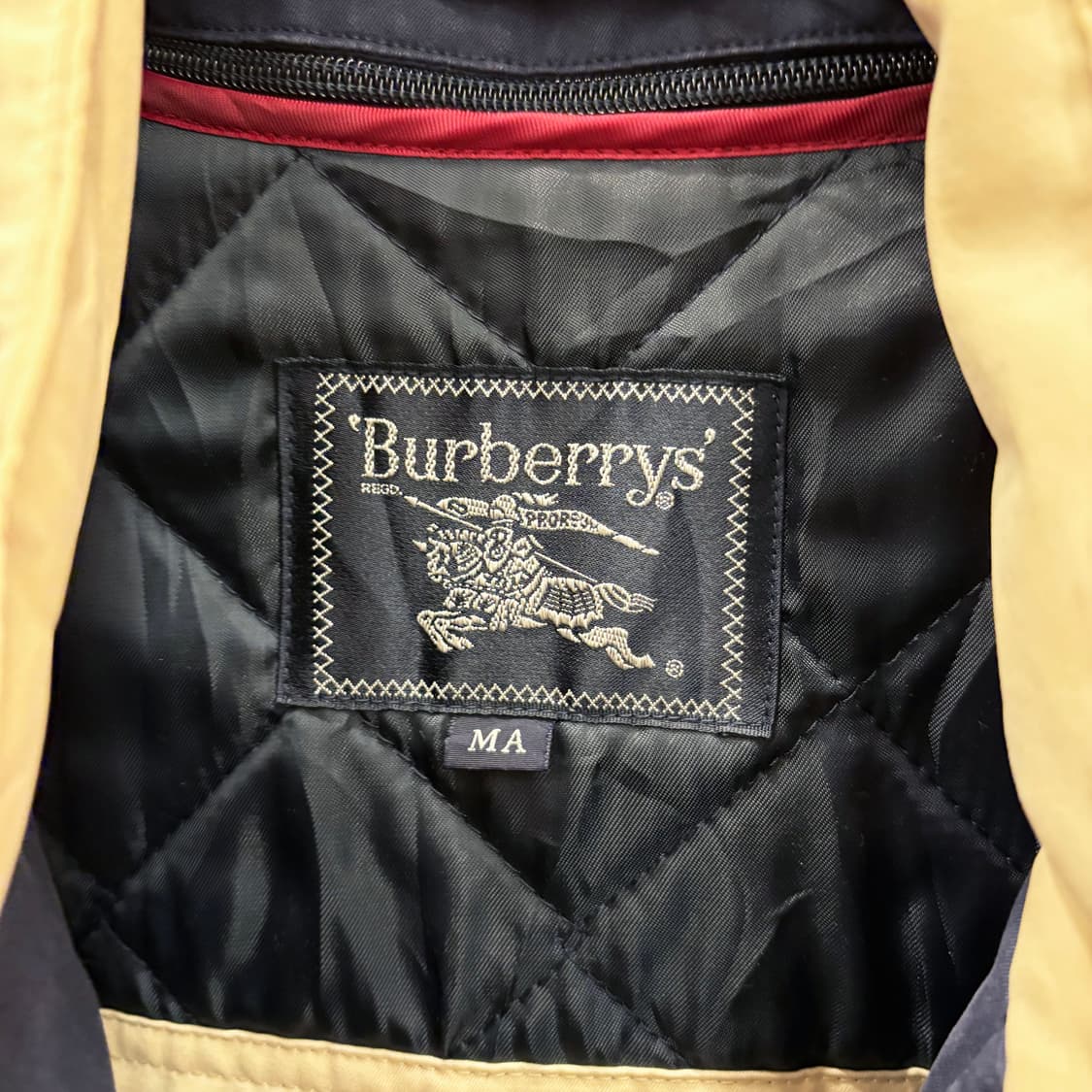 버버리 코튼 블루종 플랩 포켓 커프스 조절 버튼 티데일 스톤 베이지 상품이미지9