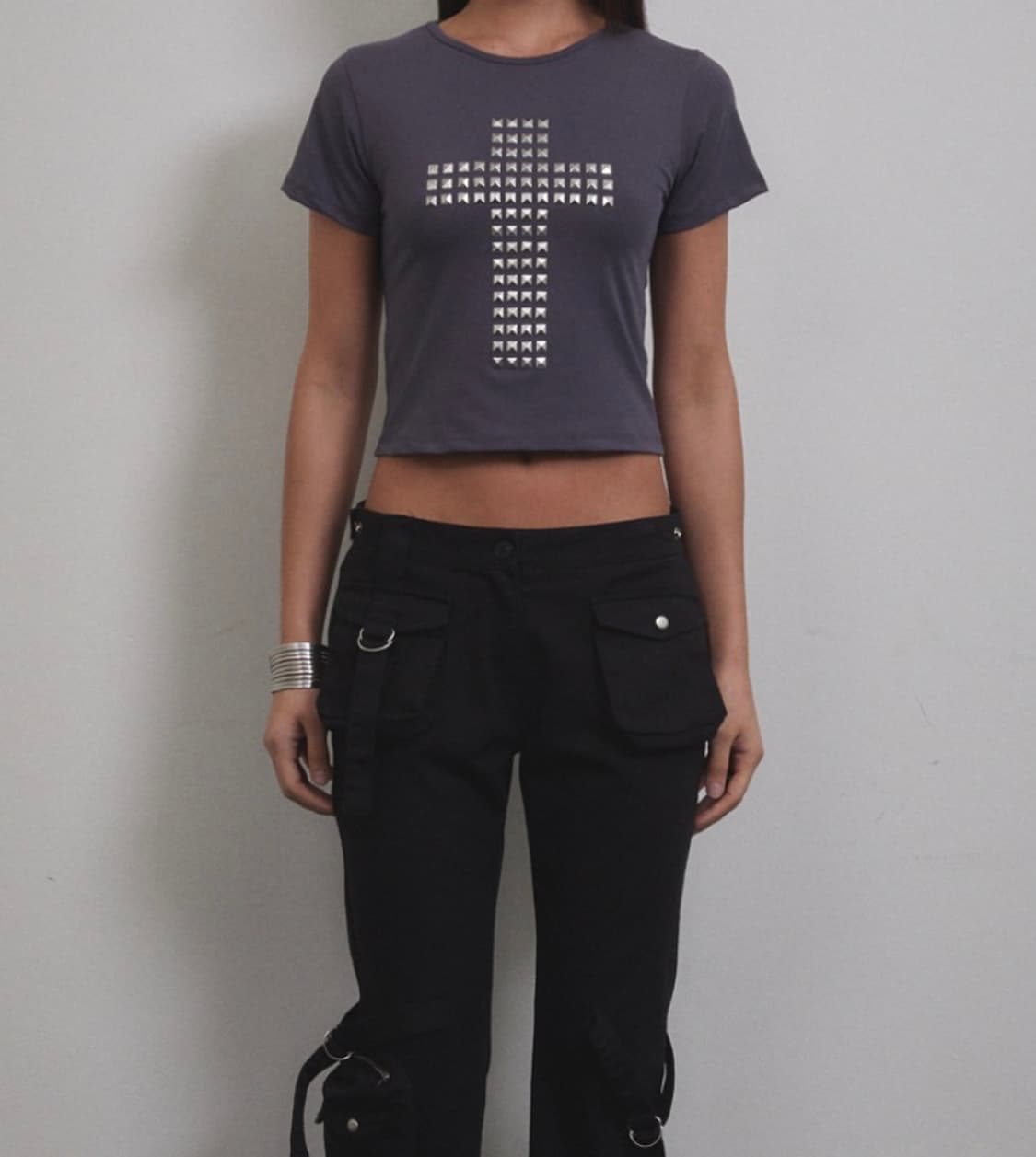 무배)택있음 ) 26s새거급 분트 bunque 차콜 스터드 크로스 티셔츠 상품이미지2