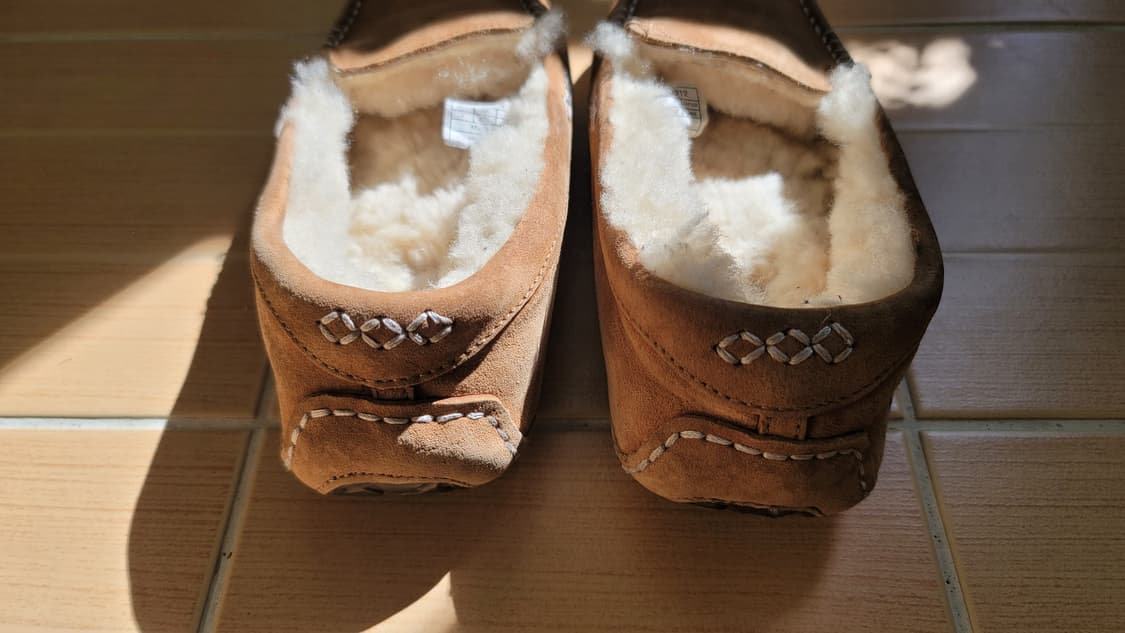 정품 어그 UGG Ansley(앤슬리) 모카슈즈 | 카멜 7(245) 상품이미지3