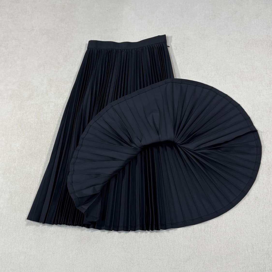 Pleated Black Skirt 상품이미지2
