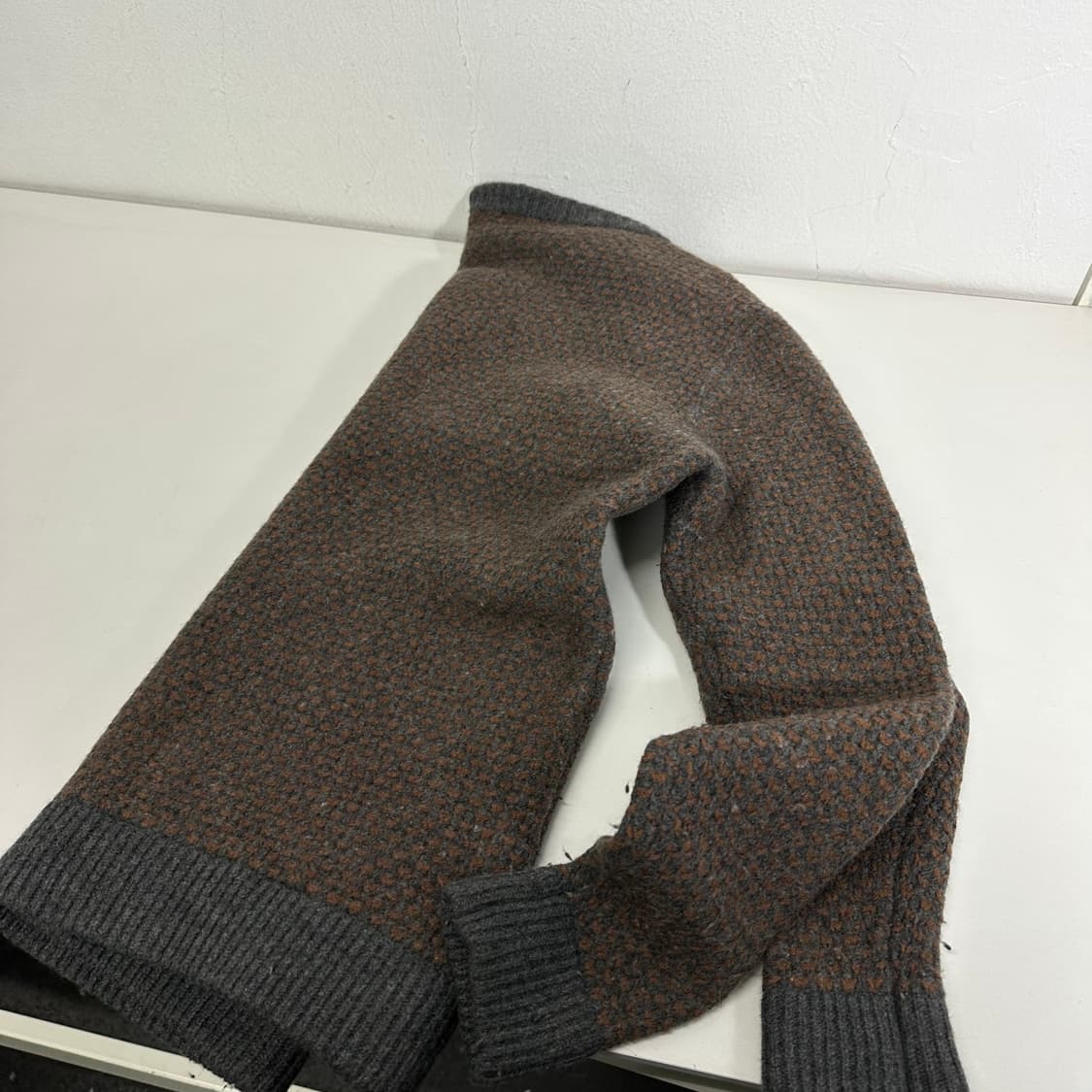 S DKNY 그레이 도트패턴 라운드 니트 상품이미지5