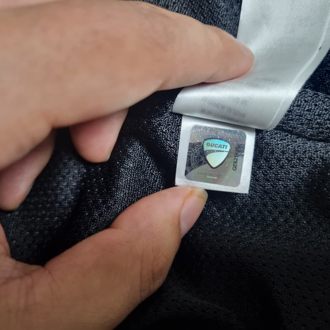 슈프림 x 두카티 트랙 자켓 블랙 - 24SS , L사이즈 판매합니다. 상품이미지8