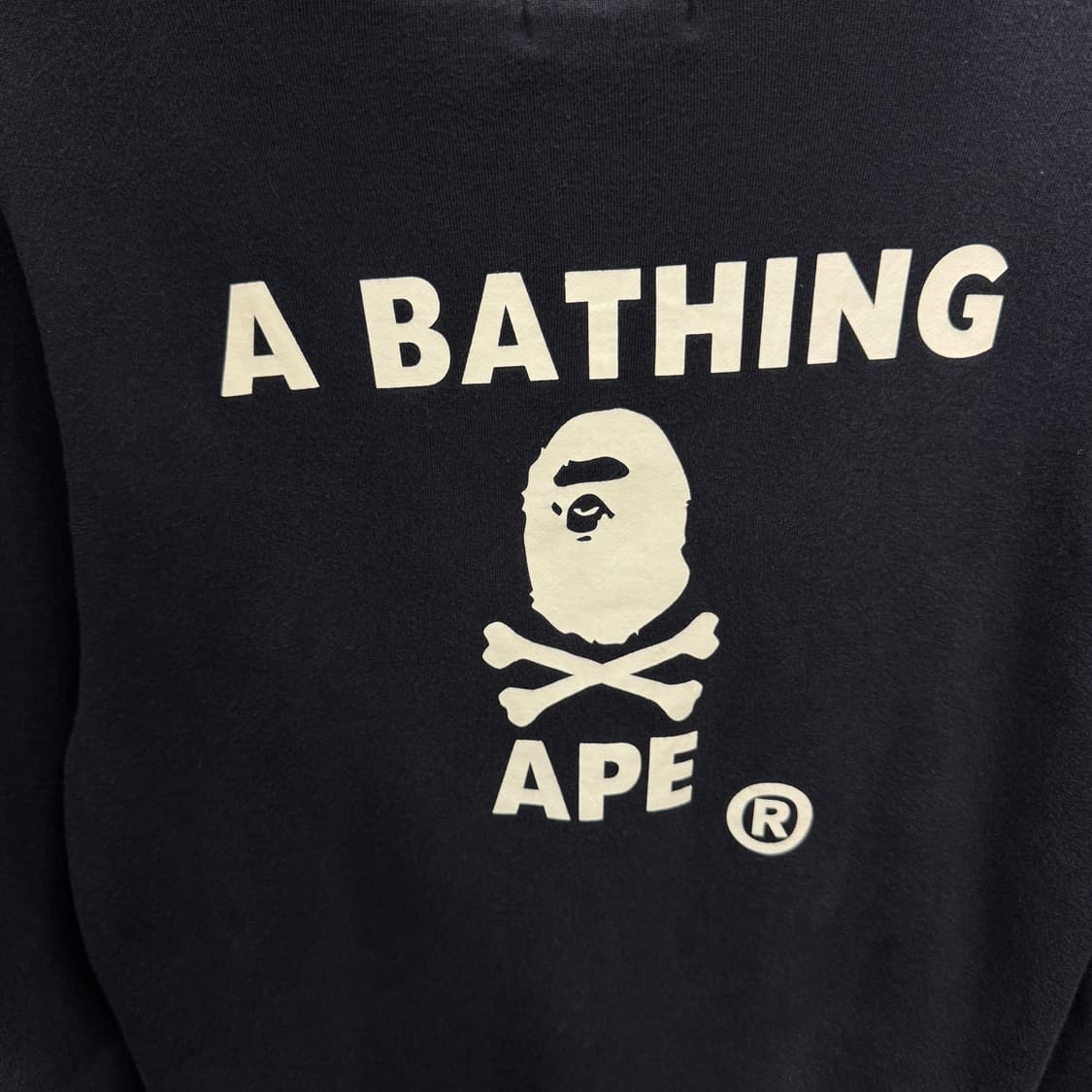 베이프 파이럿 스토어 후드티 후면 빅로고 포인트 네이비 상품이미지5