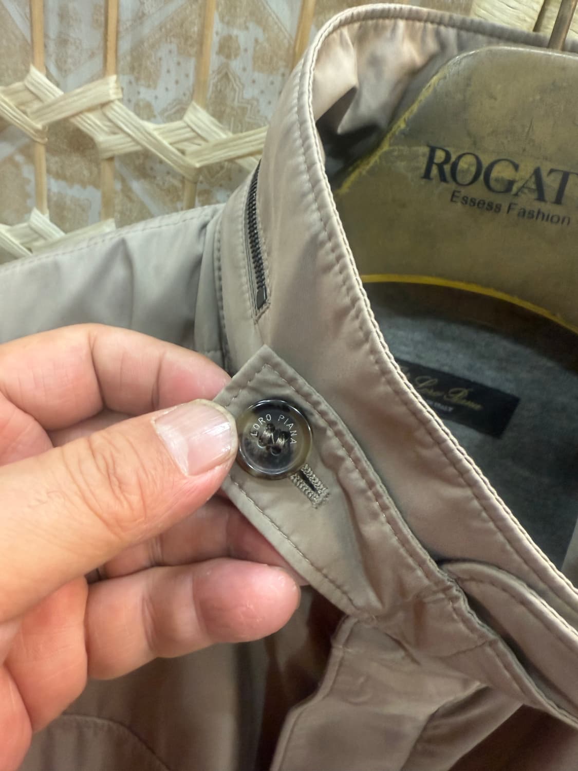 48/100 정품 로로피아나 트레블러 자켓 팝니다 상품이미지2