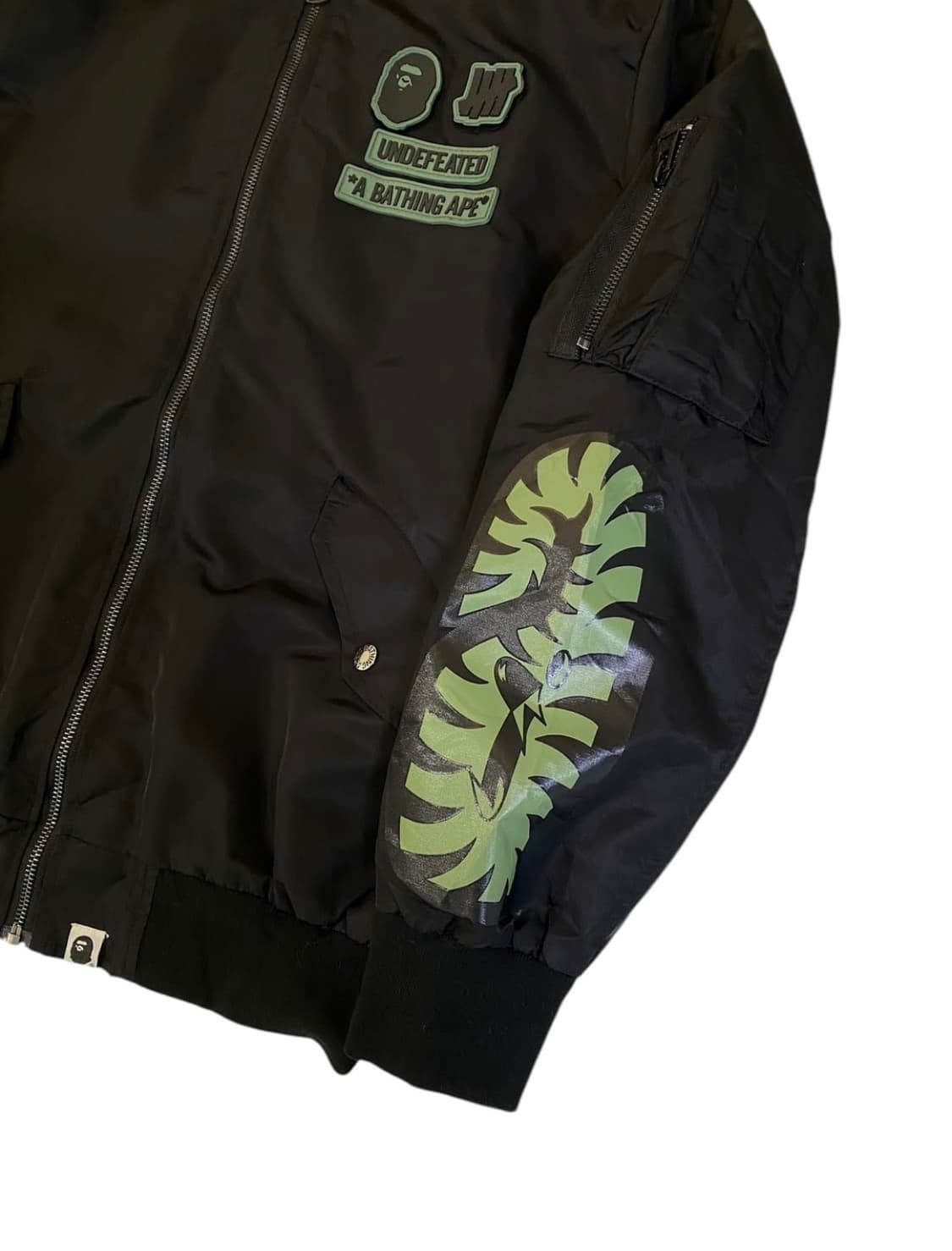 Bape x Undefeated 베이프 x 언디피티드 ma-1 점퍼 상품이미지4