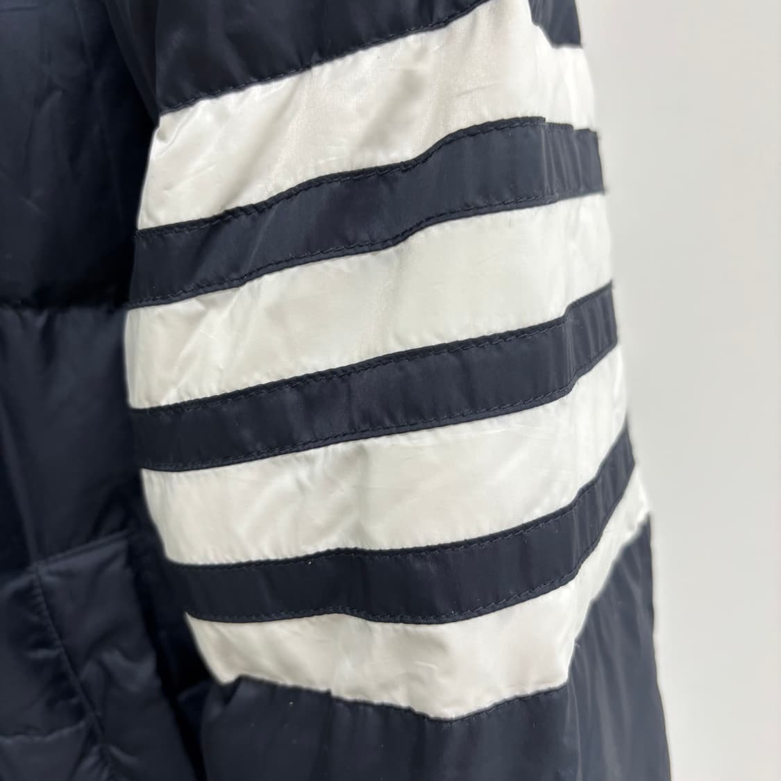 [2]톰브라운 사선완장 금장 롱 패딩 상품이미지2