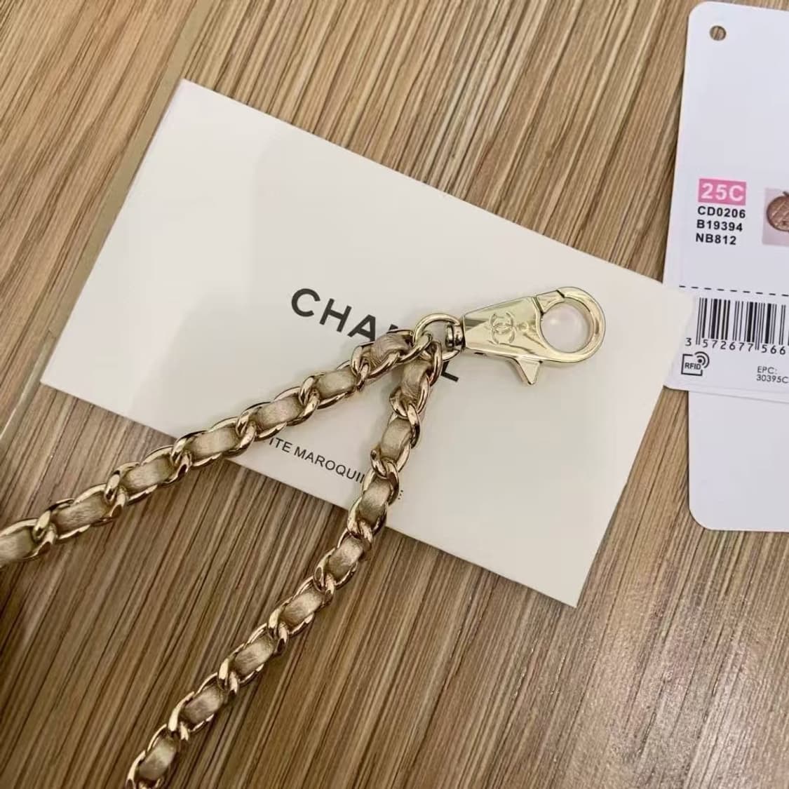 샤넬VIP 금장 CC로고 에어팟 케이스 & 동전지갑 샤넬 참 상품이미지8