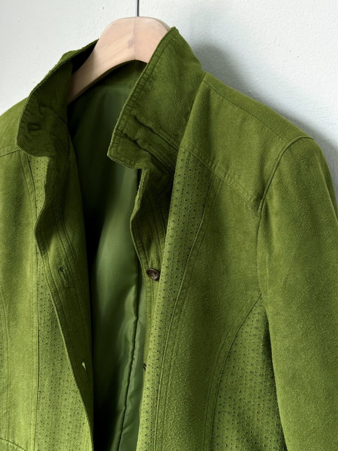 Vegan suede over shoulder blouson 상품이미지3