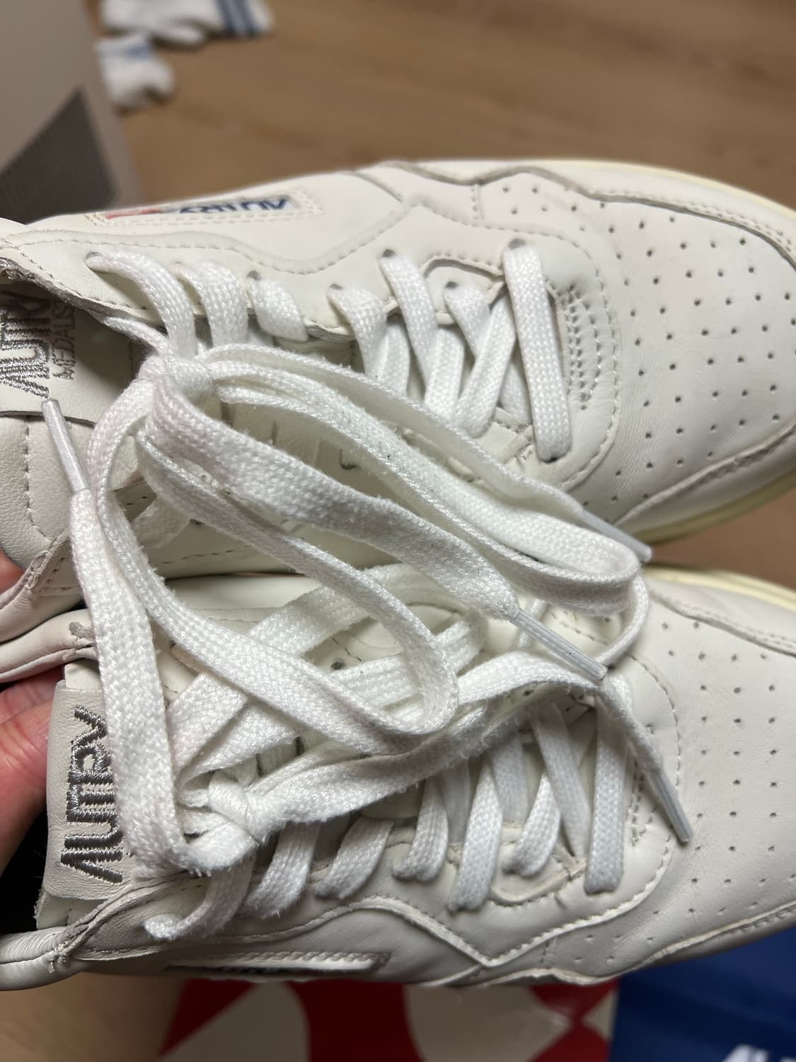 오트리 스니커즈 상품이미지3