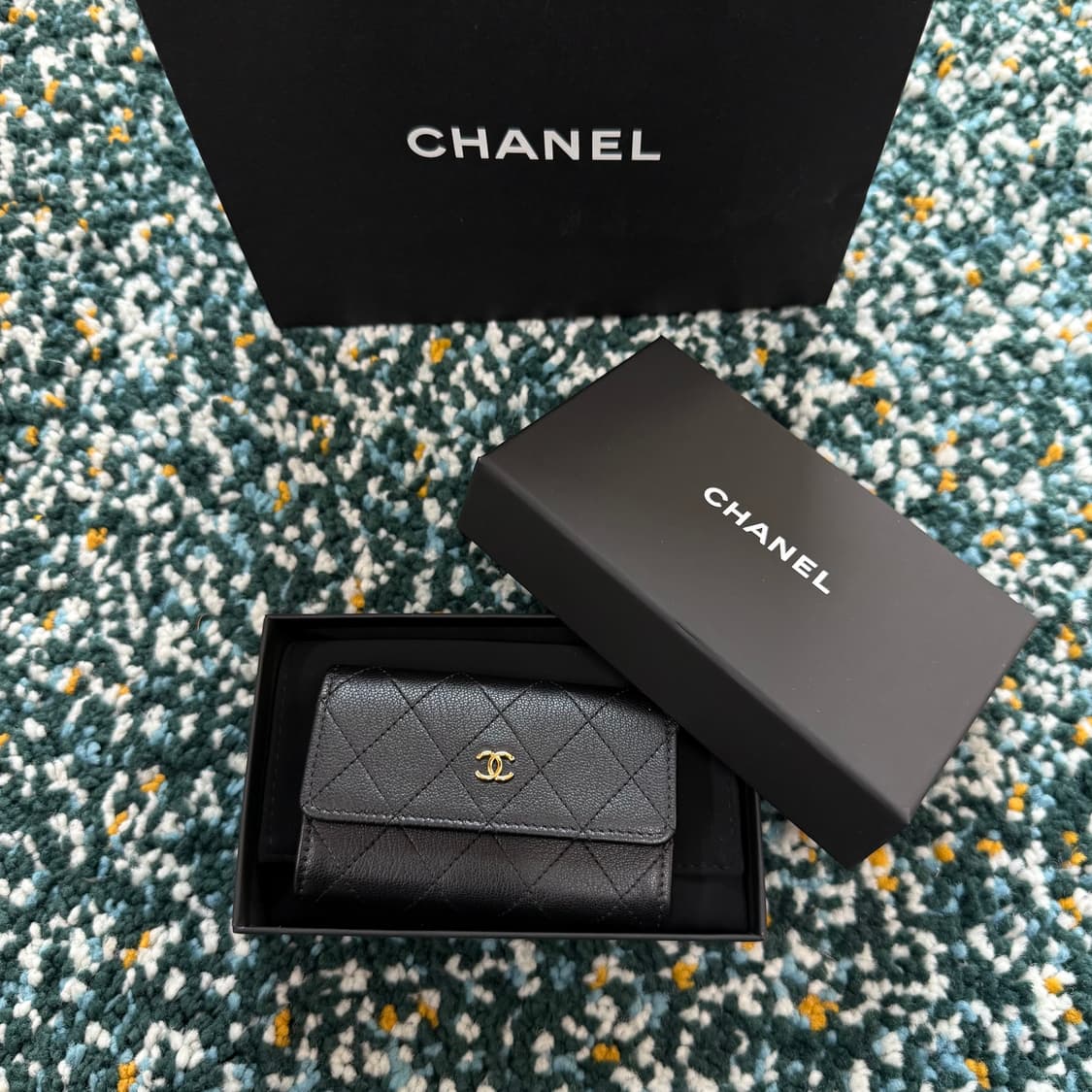 샤넬 로고 지퍼 플랩 카드 지갑 블랙 상품이미지1
