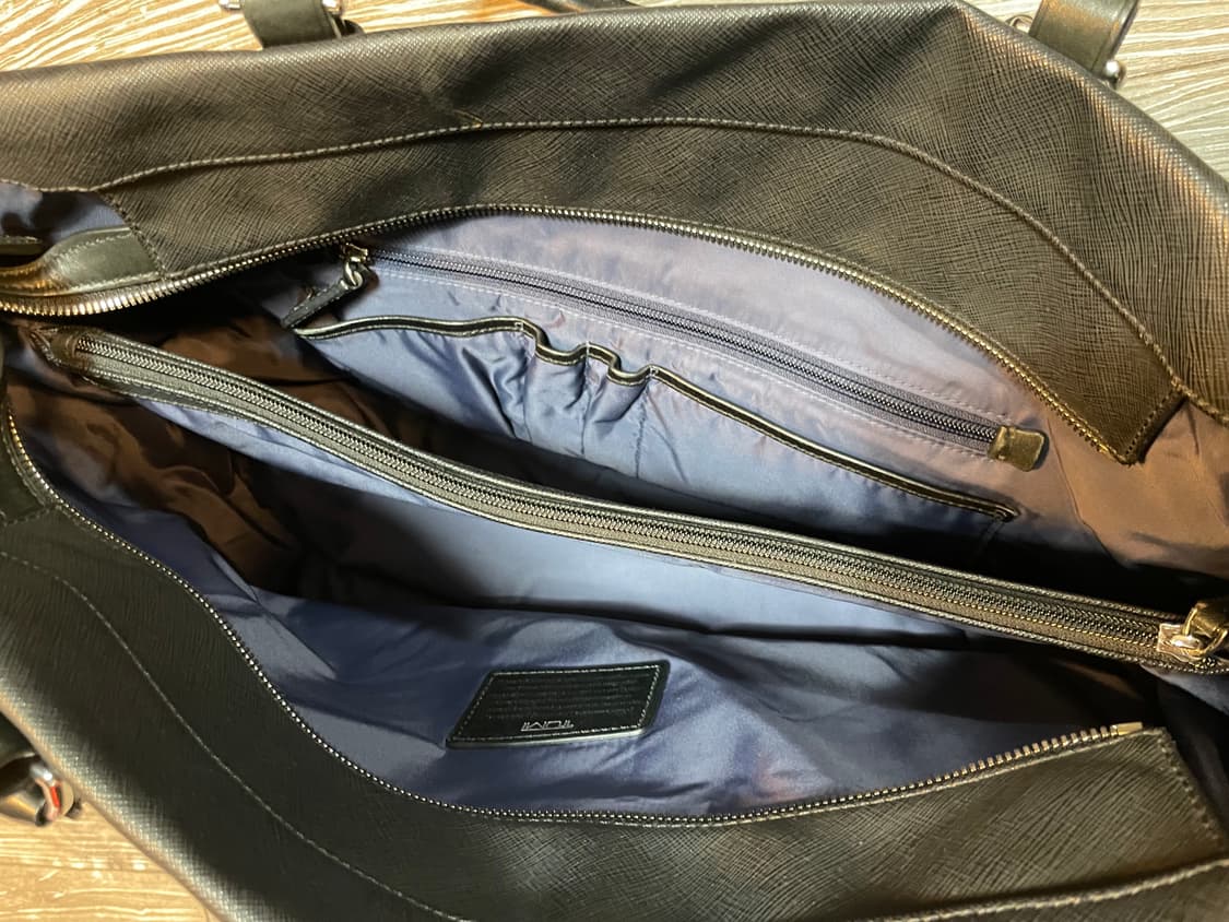 투미 사피아노 트래버 블랙 토트백 상품이미지6