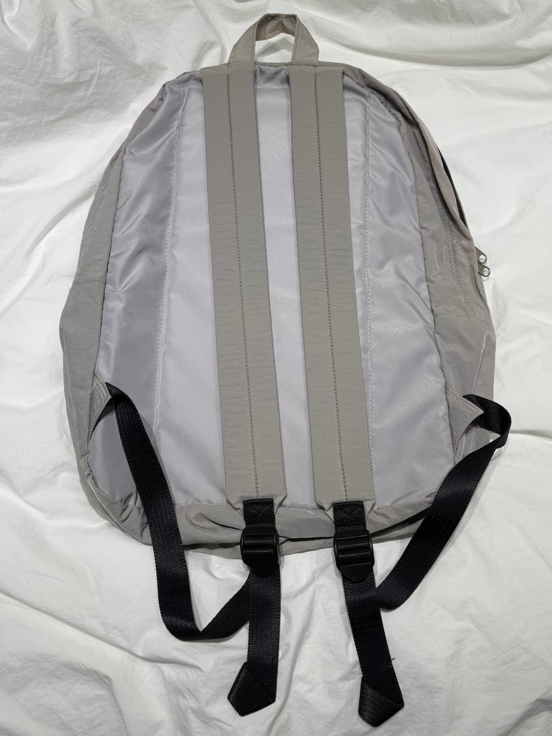 이우가마카라스 노티드 백팩 나일론 실버 상품이미지3