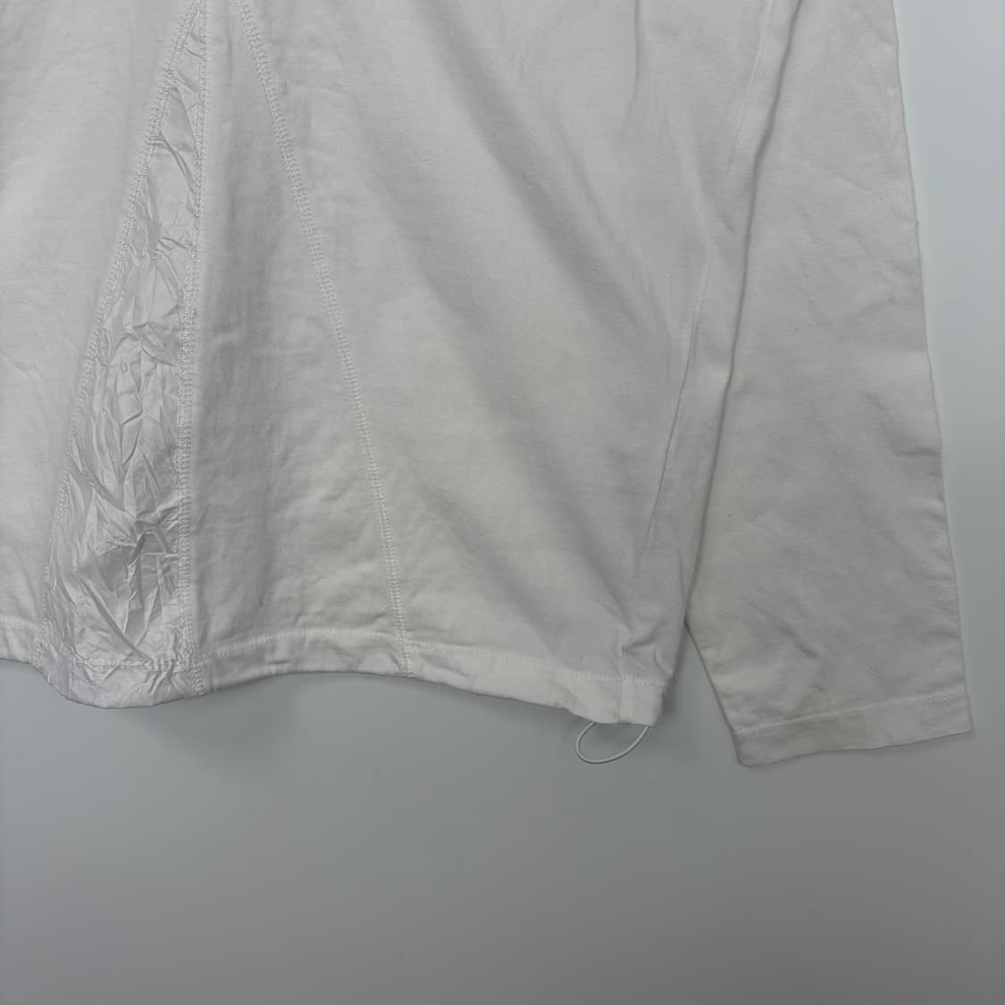 언어펙티드 주름 패널 티셔츠 상품이미지5