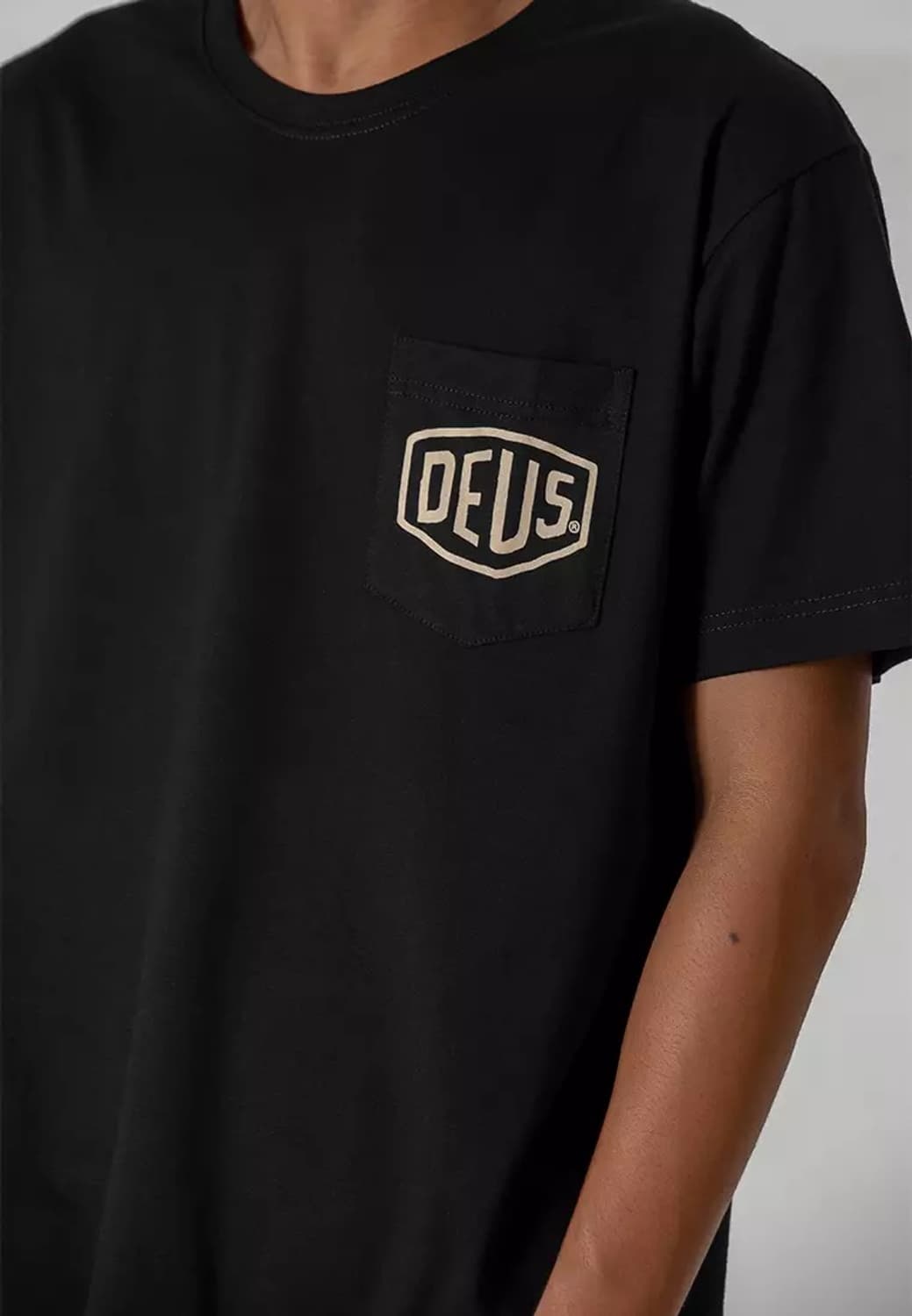 데우스 엑스마키나 오가닉 코튼 창구 서프 포켓 블랙 반팔 티 L 100 상품이미지2