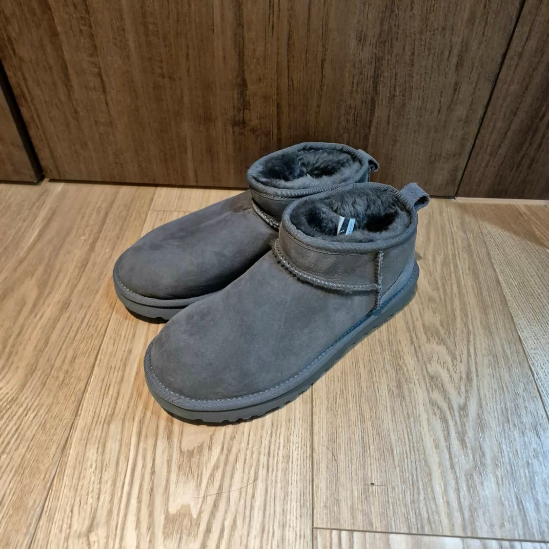 (새상품)어그 클래식 울트라 미니 240 상품이미지3