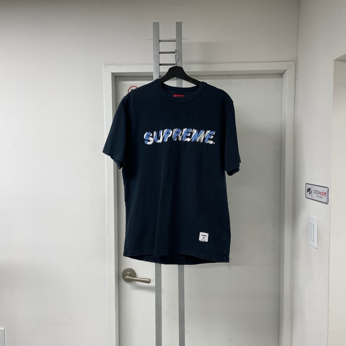 슈프림 네이비 반팔 티셔츠 M 상품이미지1