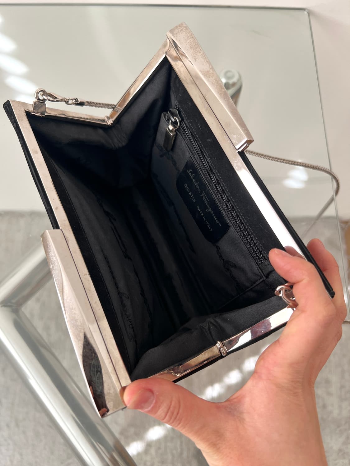 빈티지 페라가모 블랙 스웨이드 실버 체인 클라스프백 상품이미지4