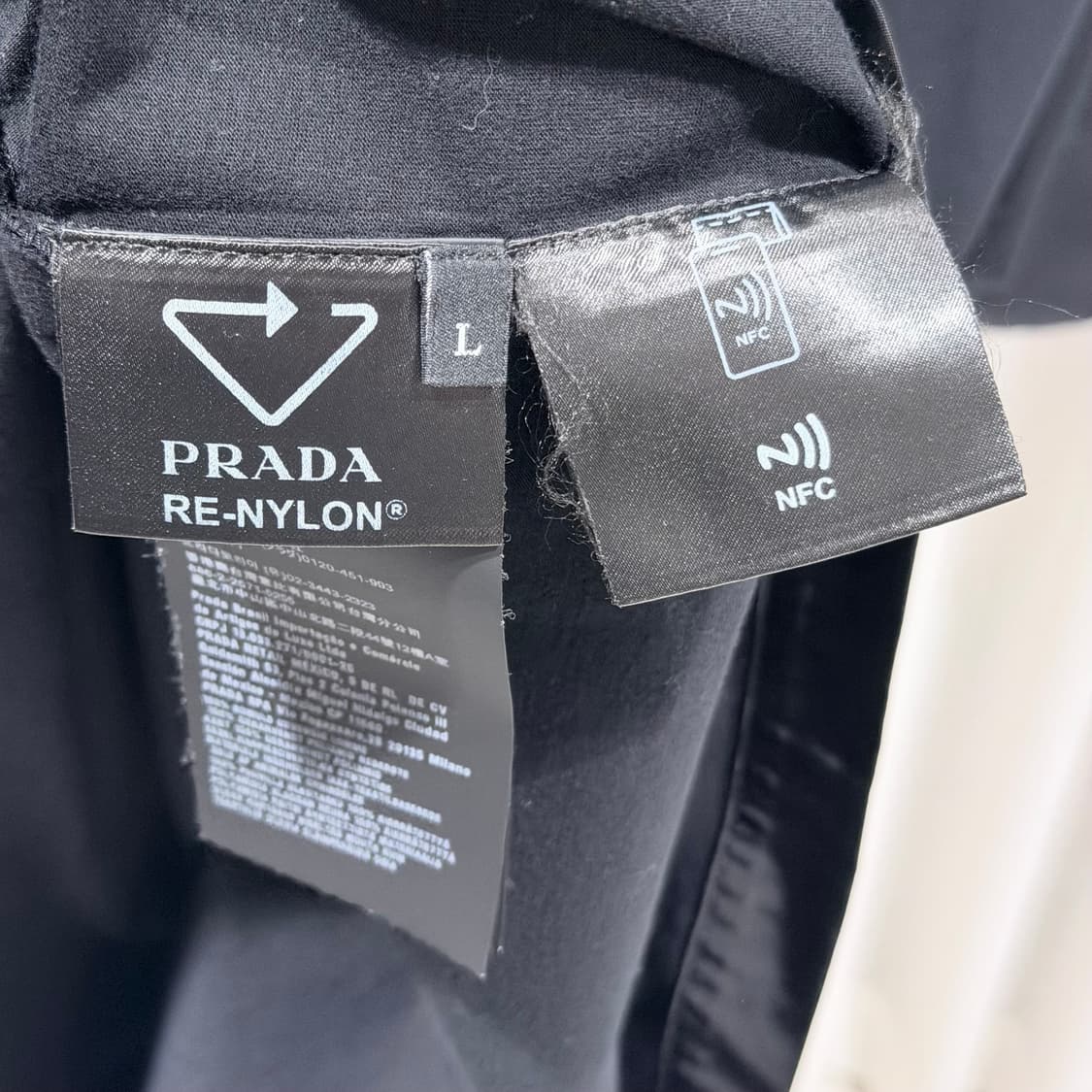 (A+/L) / 프라다 삼각로고 리나일론 포켓 반팔 티셔츠 블랙 상품이미지6