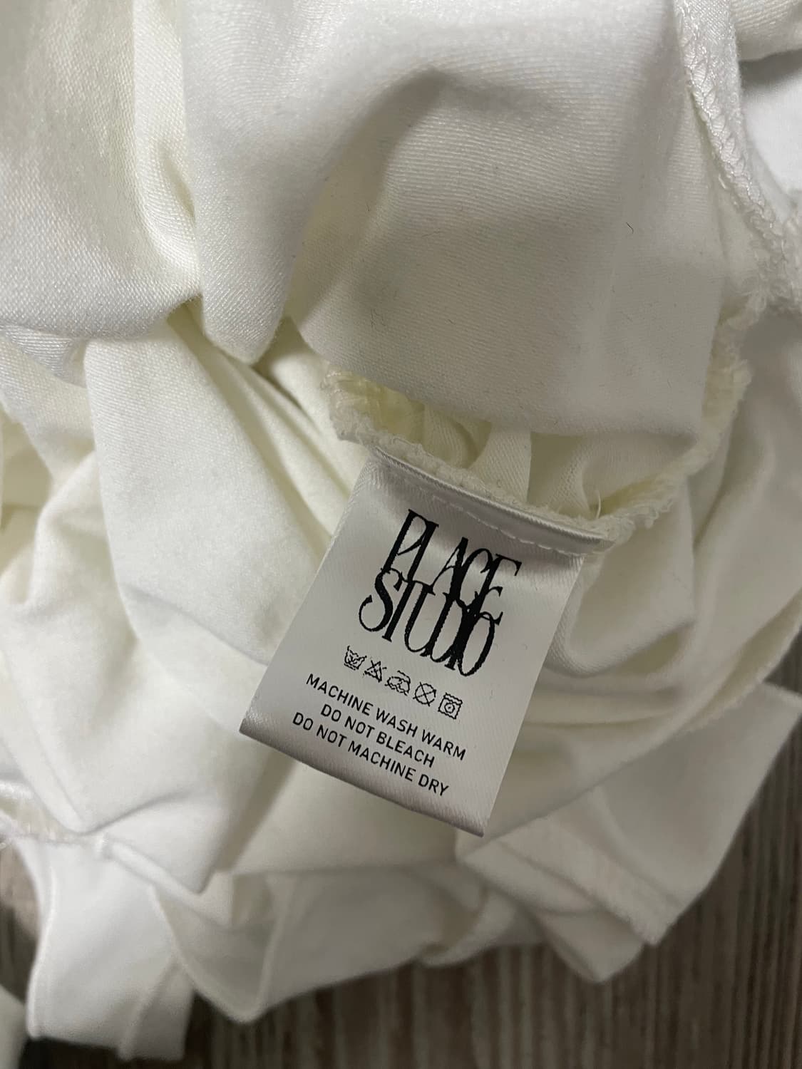 플레이스 스튜디오 사이드 셔링 프릴 나시 레이어드 슬림핏 롱 슬리브 [화 상품이미지3