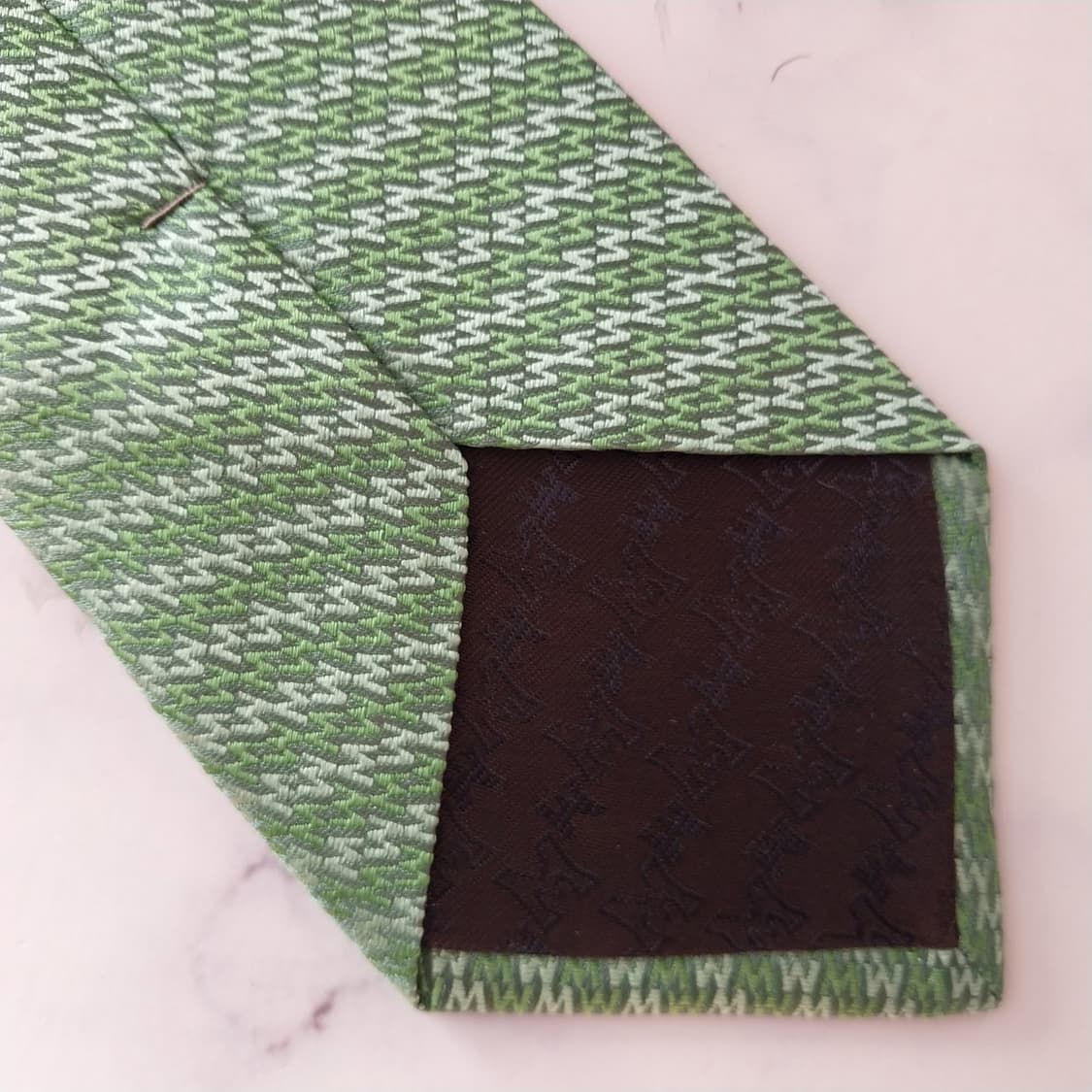 메트로시티 실크 그린 패턴 로고 넥타이 8.8cm A+등급 K1720
 상품이미지10