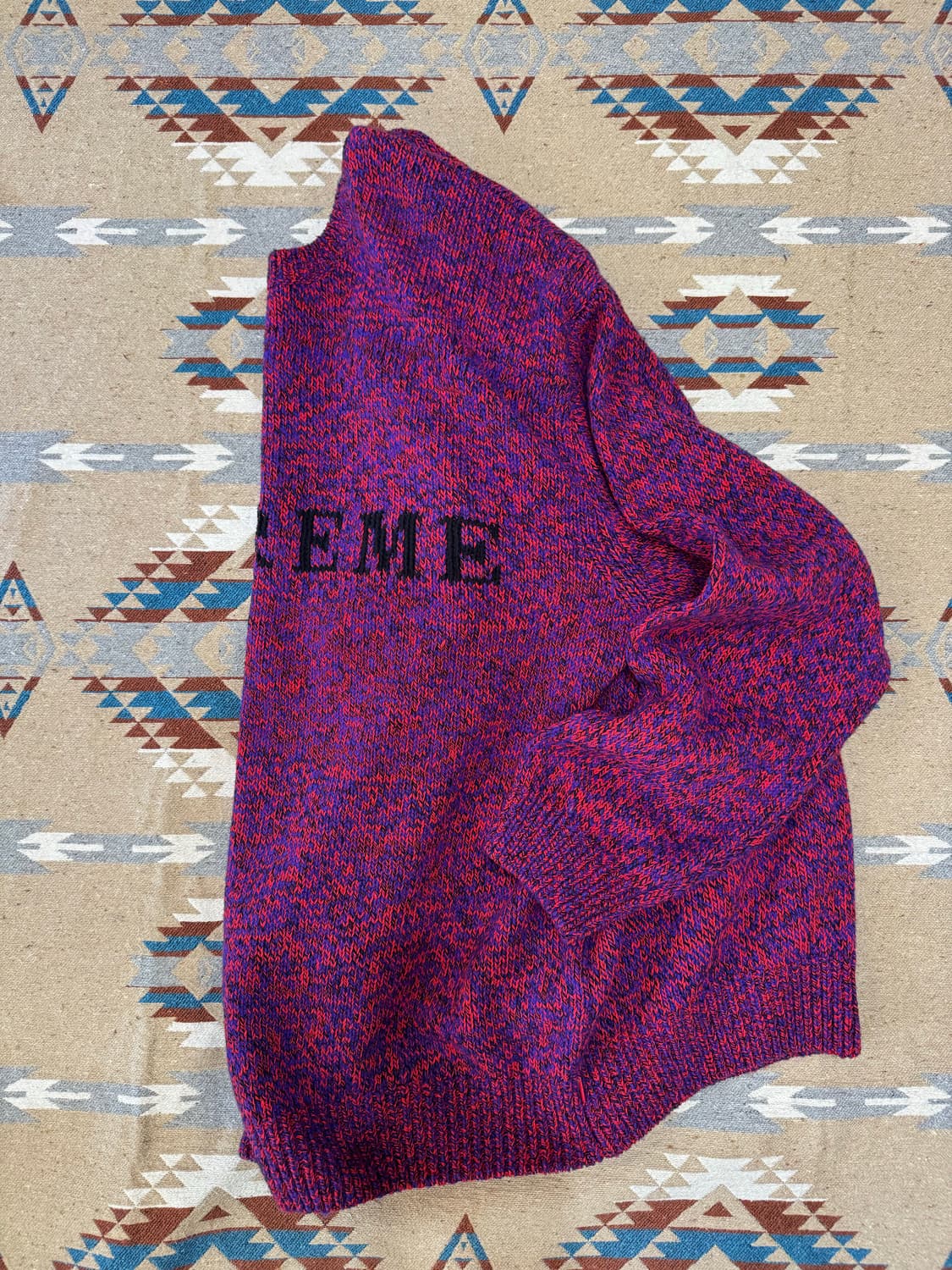 [L] 슈프림 콘트라스트 로고 스웨터 레드 멜란지 - 25SS 상품이미지6