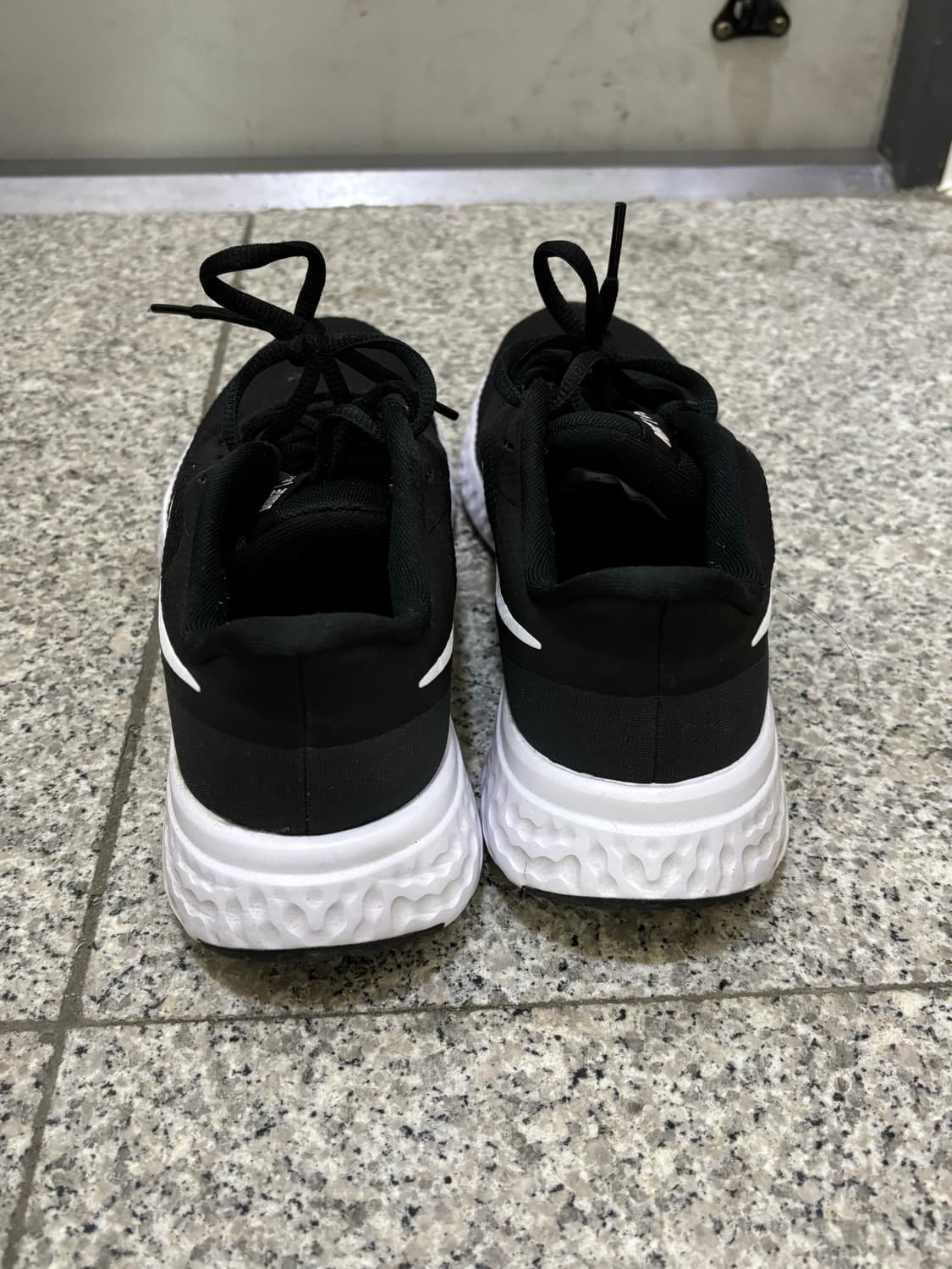 나이키 레볼루션 5 런닝화 블랙(250) 상품이미지4